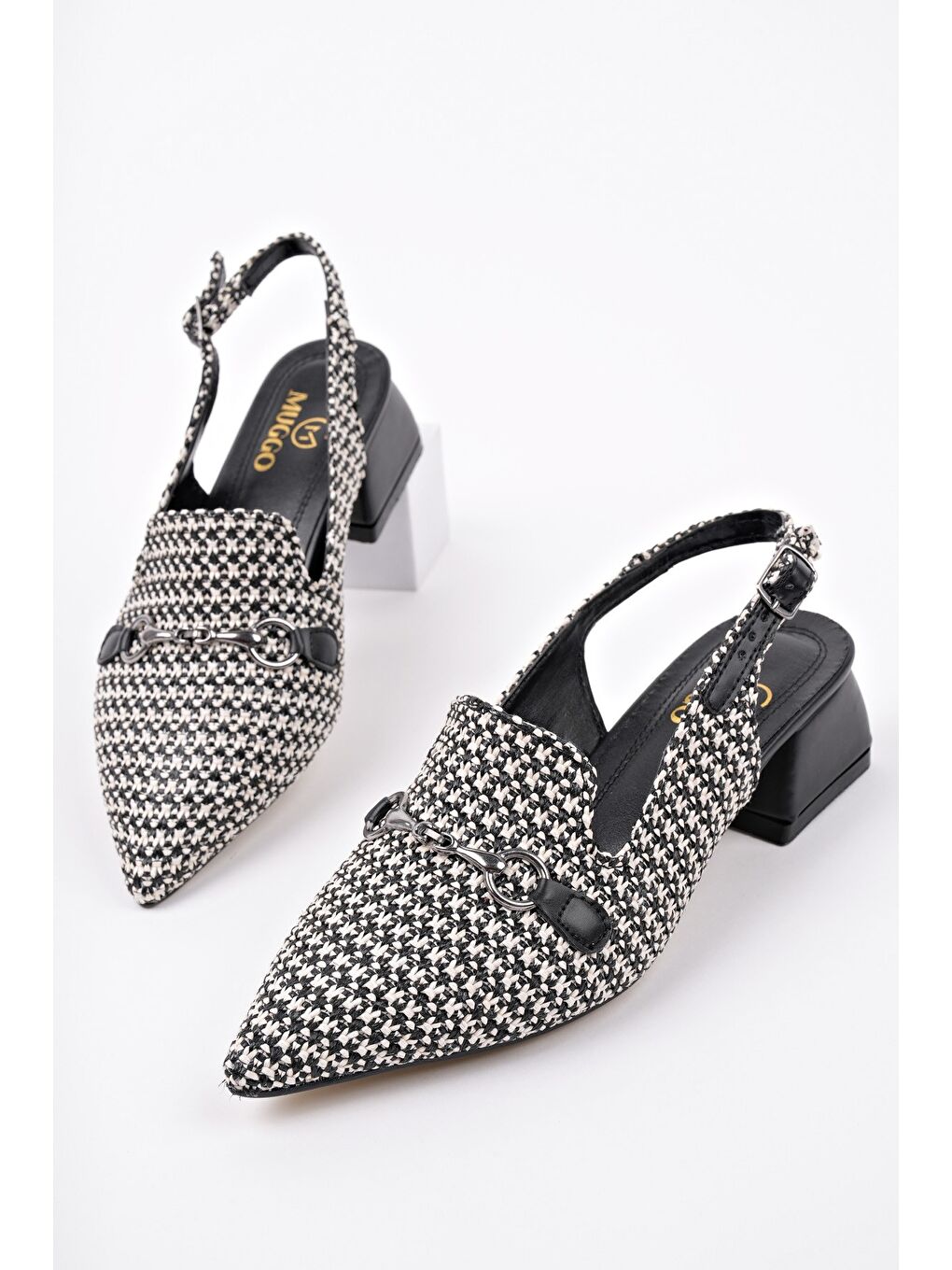 Siyah HERJEE Sivri Burun Arkası Açık Hasır Kadın Günlük Kısa Topuklu Ayakkabı-1