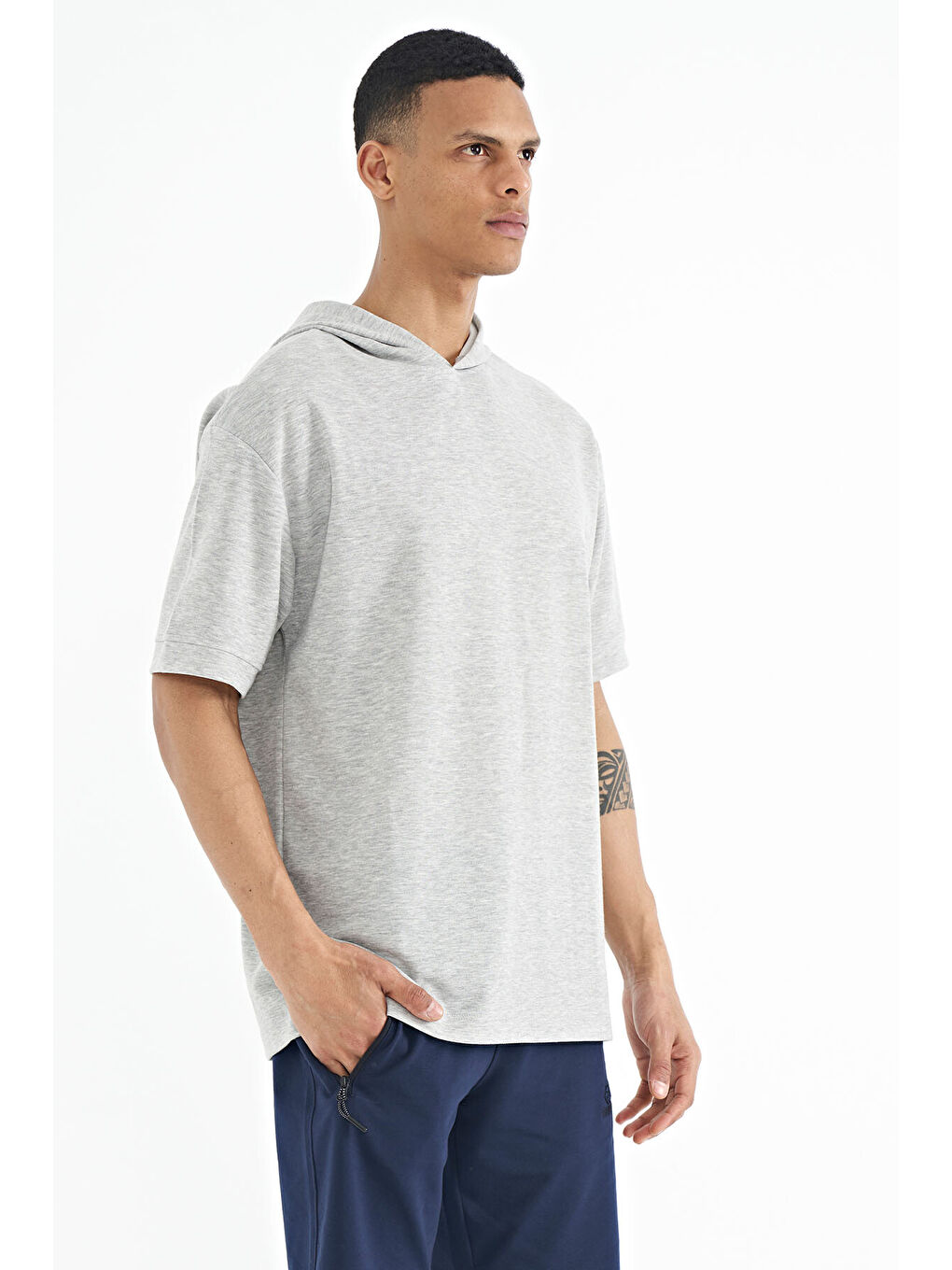 Gri Melanj Kapüşonlu Kol Etiket Detaylı Oversize Erkek Tişört - 88179-4