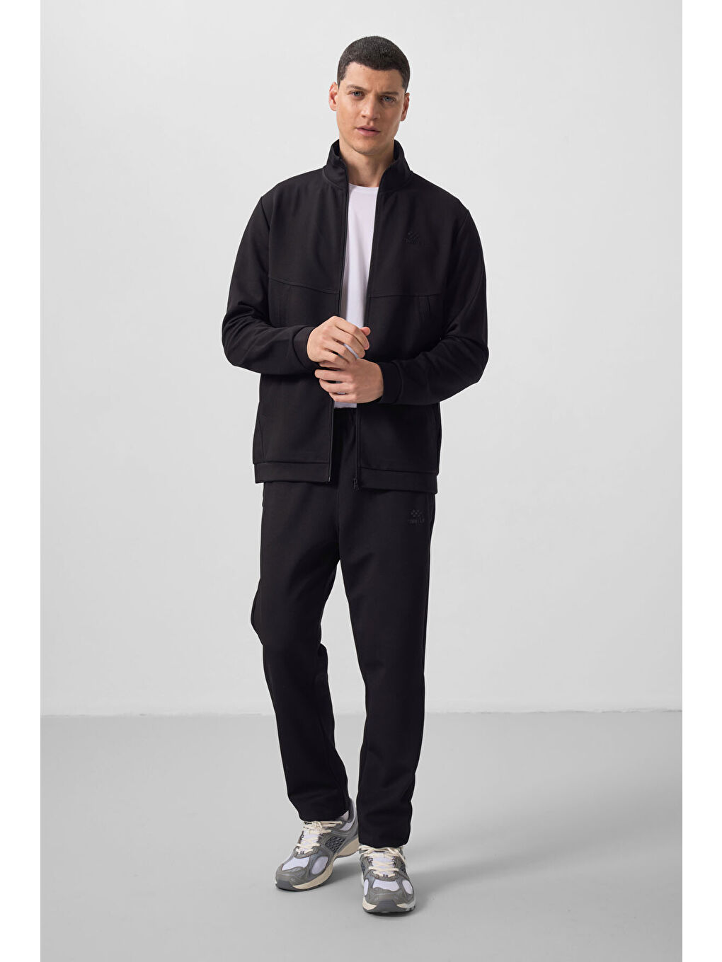 Siyah Yüzeyi Dokulu Rahat Form Erkek Eşofman Takım - 85273-4
