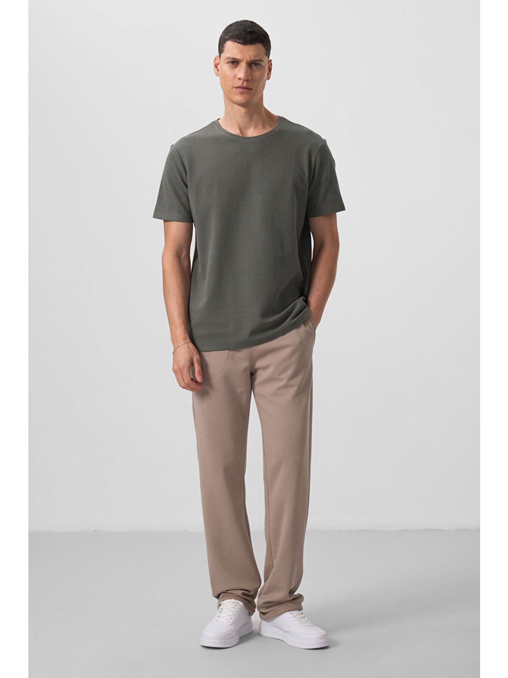 Haki Yüzeyi Dokulu Rahat Form Basic Erkek Tişört - 88436-1