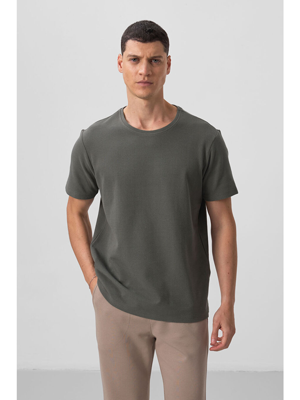 Haki Yüzeyi Dokulu Rahat Form Basic Erkek Tişört - 88436-3