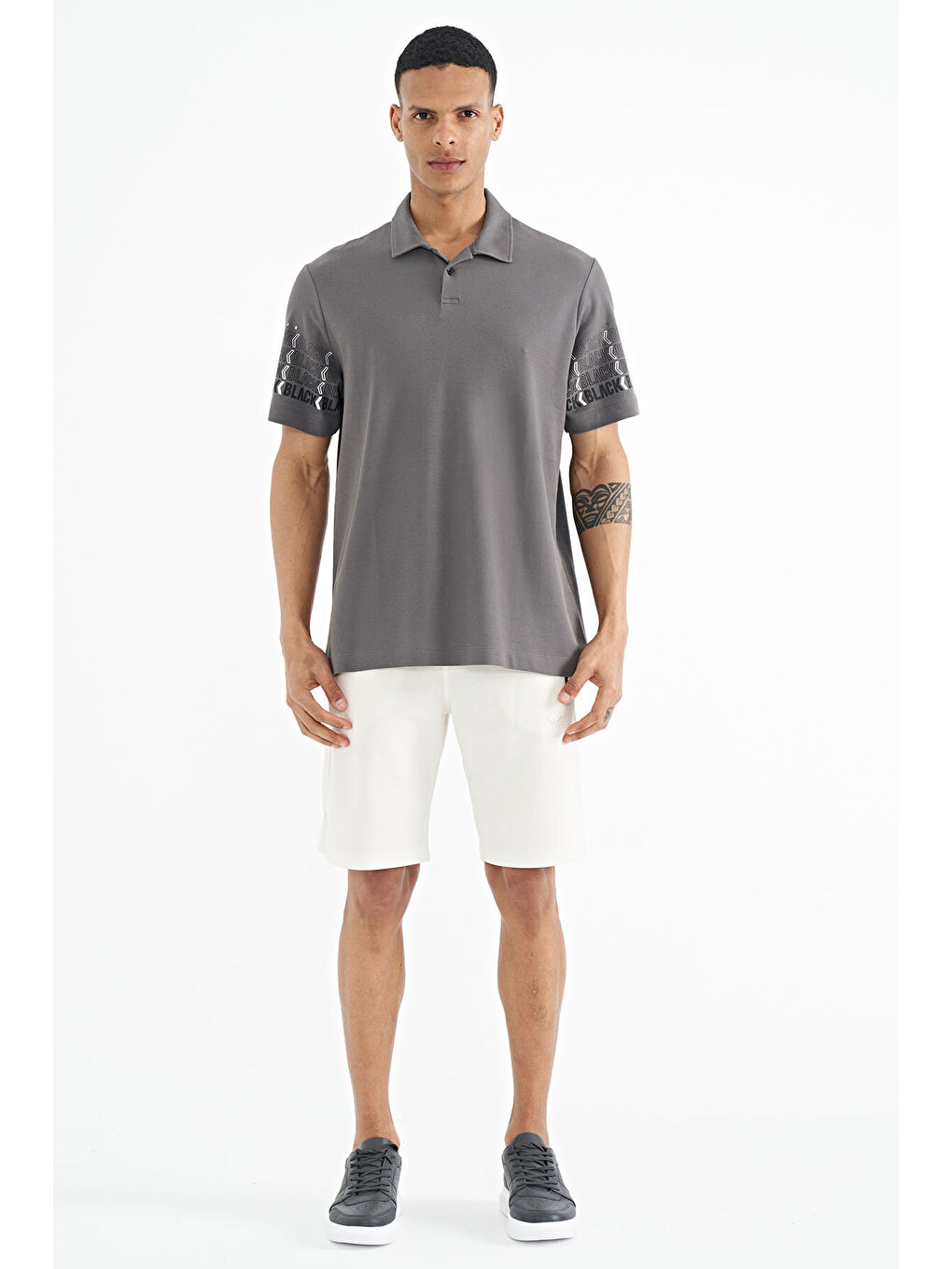 Koyu Gri Kol Baskı Detaylı Polo Yaka Standart Form Erkek %100 Pamuk Tişört - 88240-1