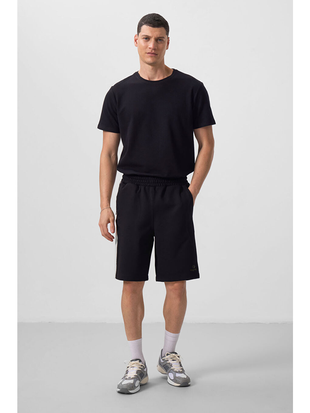 Siyah-Bej Yüzeyi Dokulu Oversize Erkek Şort - 81288