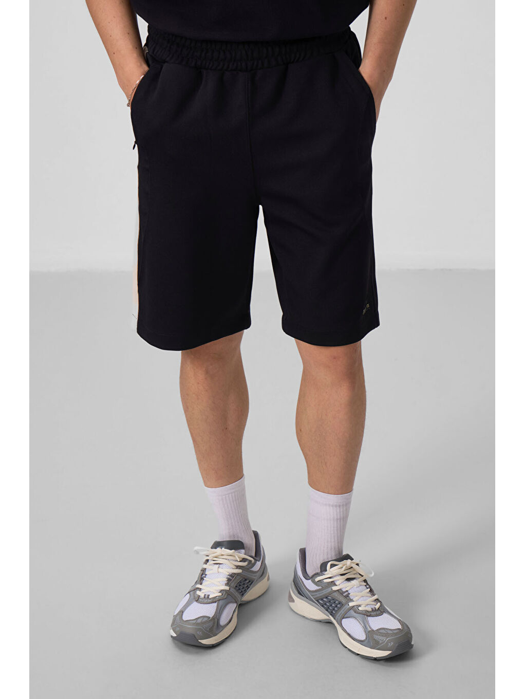 Siyah-Bej Yüzeyi Dokulu Oversize Erkek Şort - 81288-1