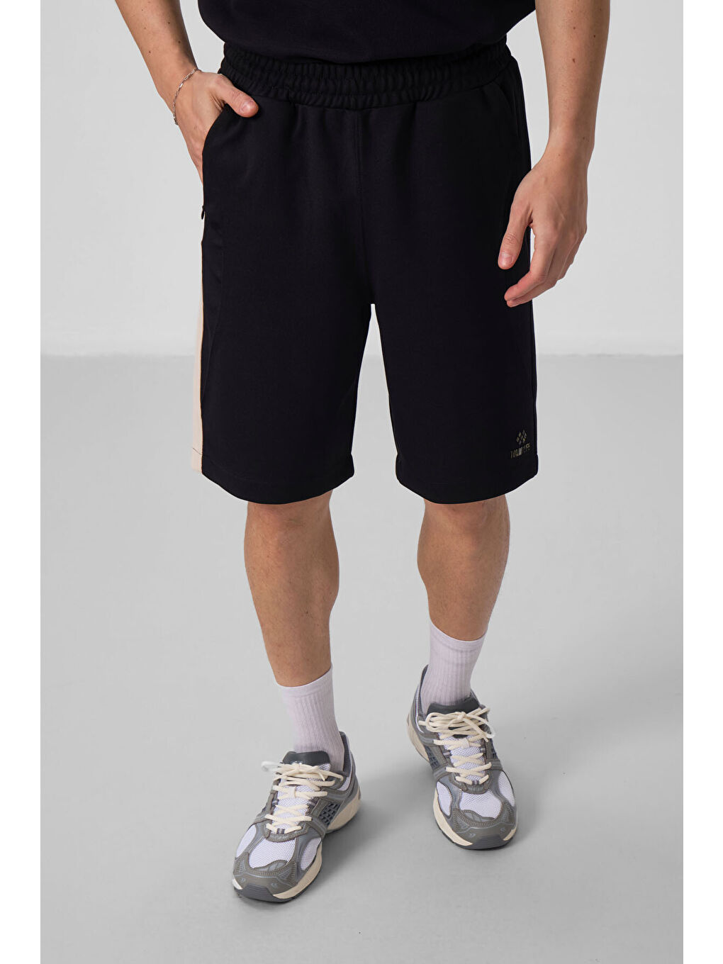 Siyah-Bej Yüzeyi Dokulu Oversize Erkek Şort - 81288-3