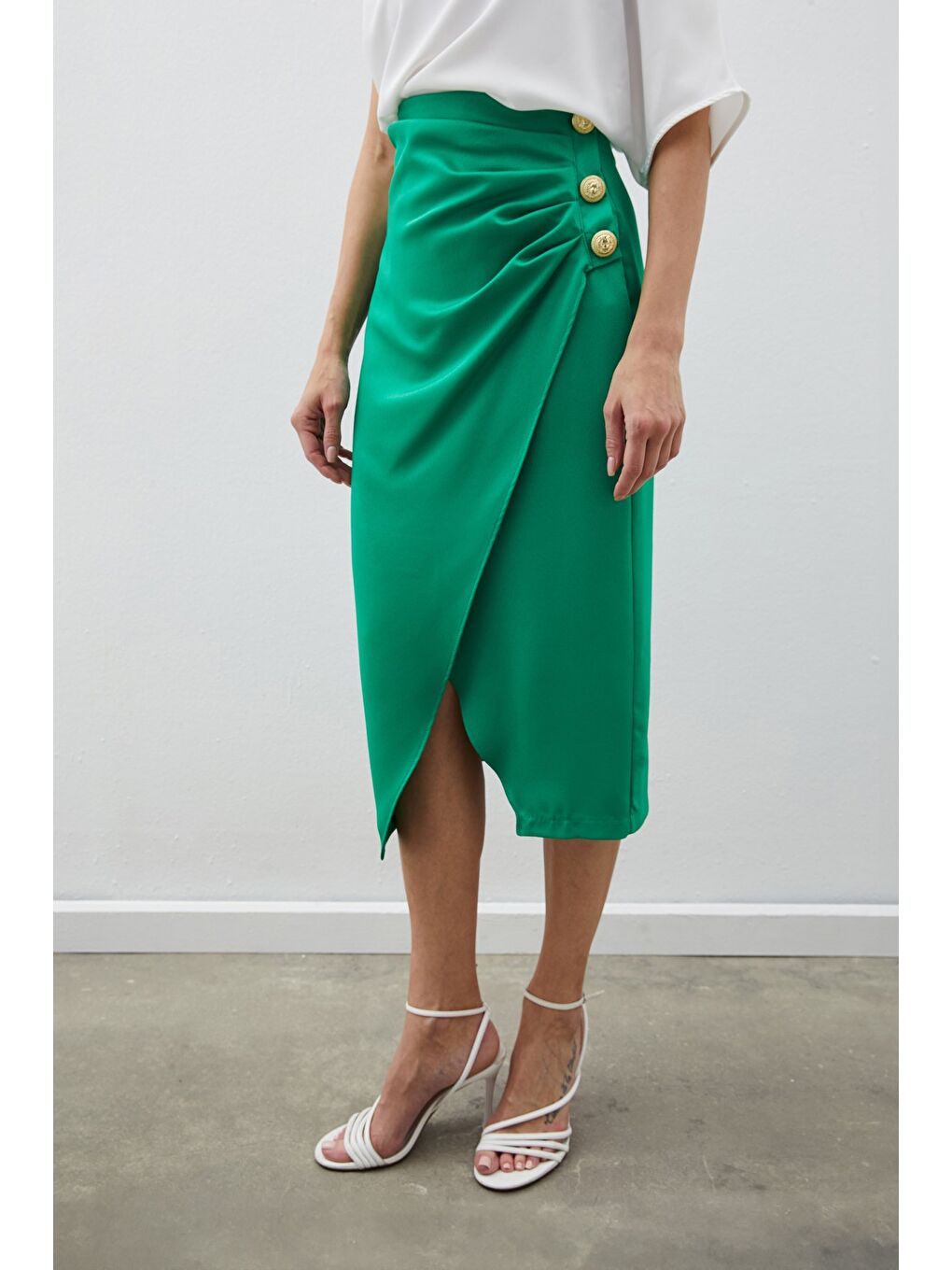 Düğme Aksesuarlı Saten Krep Etek - Yeşil-4