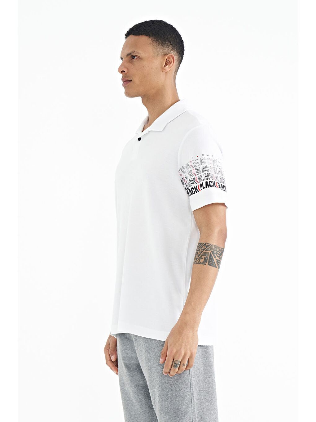 Beyaz Kol Baskı Detaylı Polo Yaka Standart Form Erkek %100 Pamuk Tişört - 88240-4
