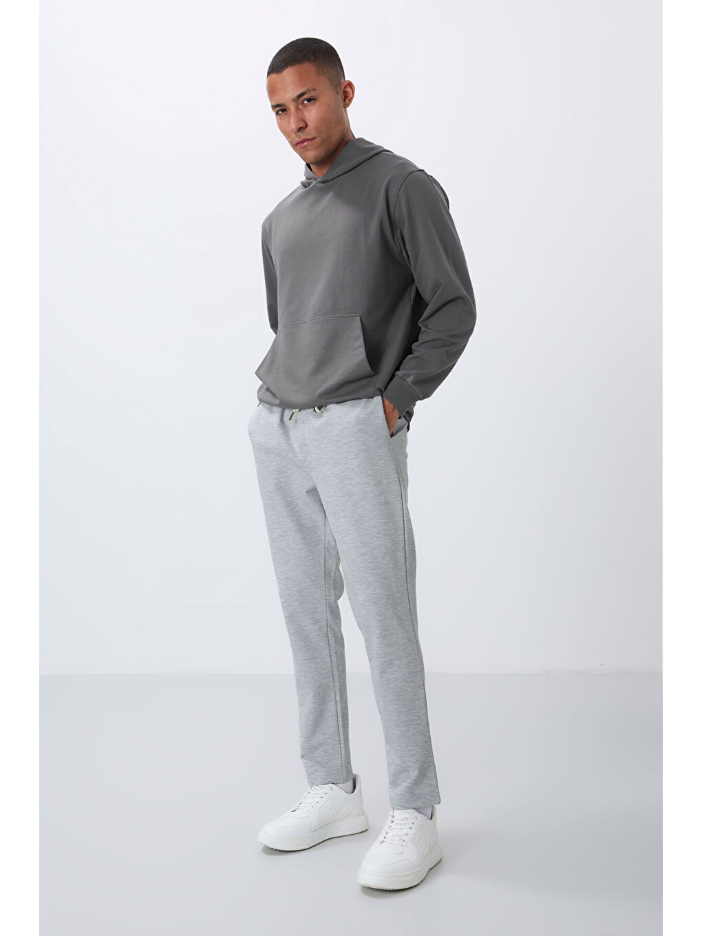 Gri Yüzeyi Dokulu Standart Fit Erkek Eşofman Alt - 82155-1