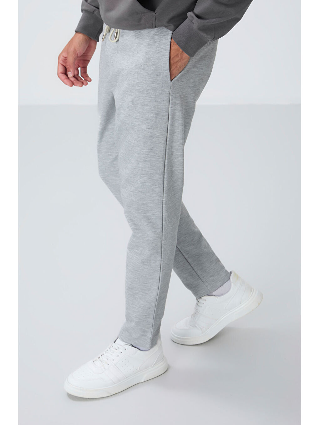 Gri Yüzeyi Dokulu Standart Fit Erkek Eşofman Alt - 82155-2