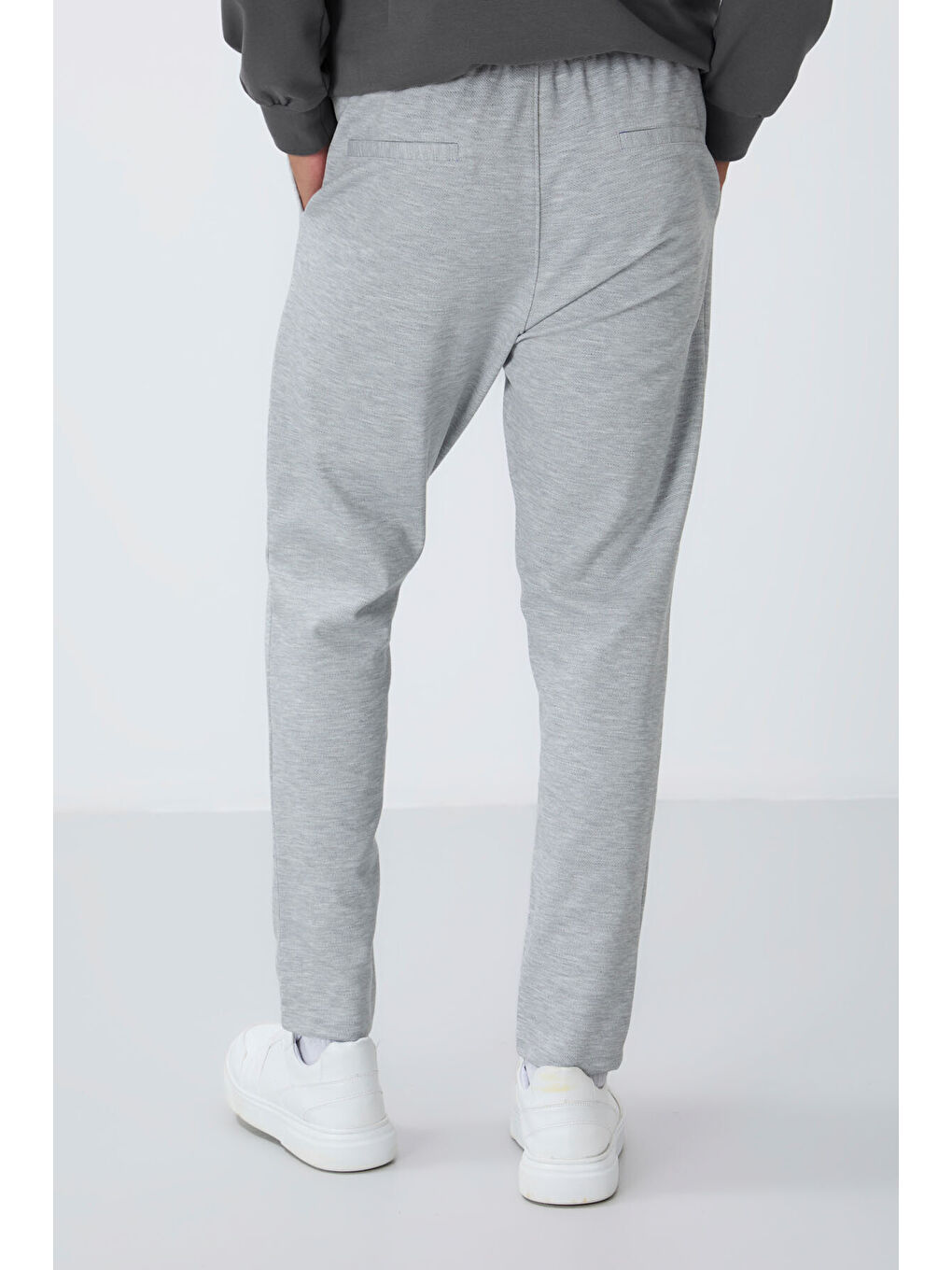 Gri Yüzeyi Dokulu Standart Fit Erkek Eşofman Alt - 82155-4