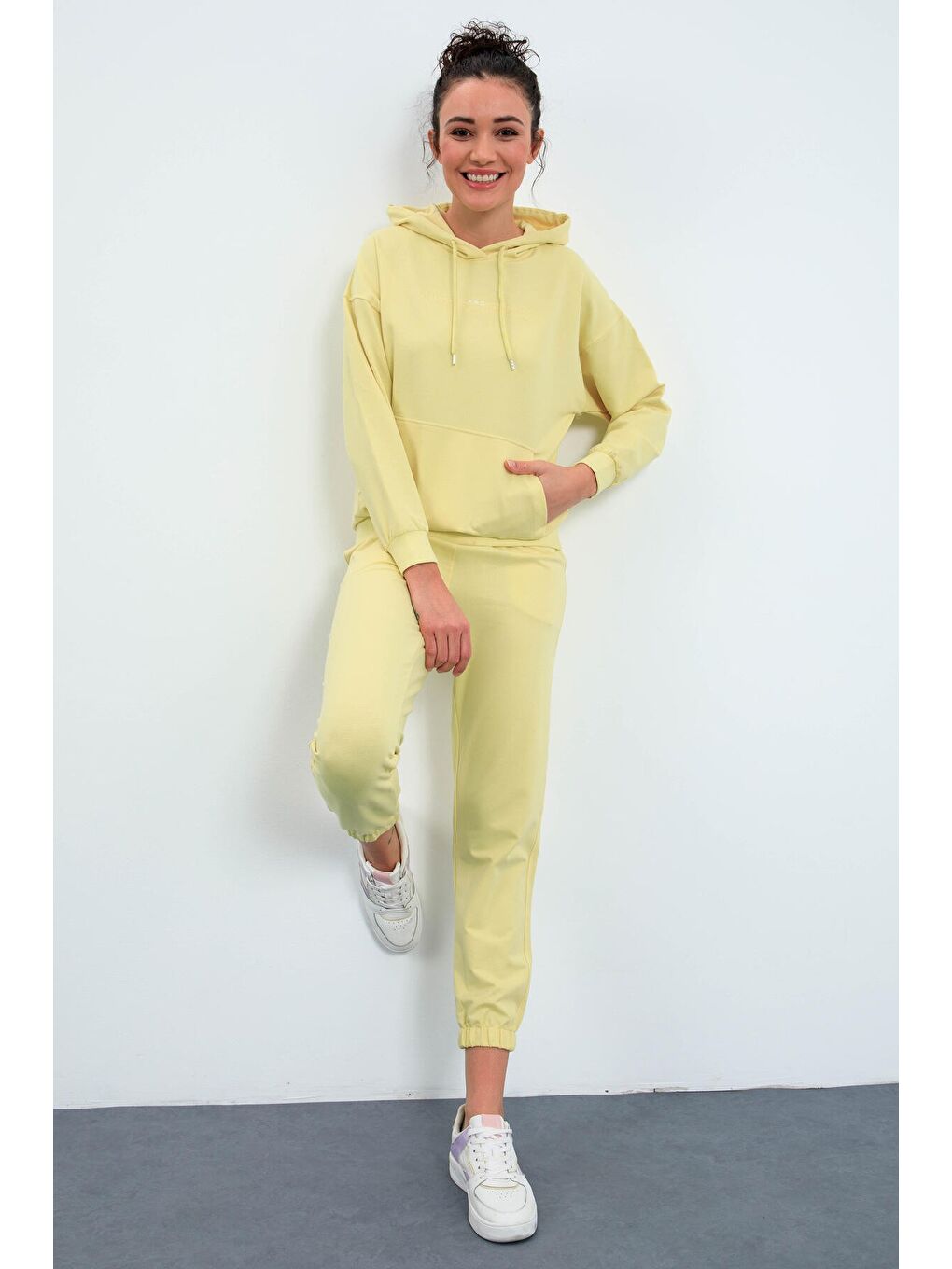 Sarı Limon Kapüşonlu Kanguru Cep Oversize Lastik Paça Kadın Eşofman Takımı - 95288