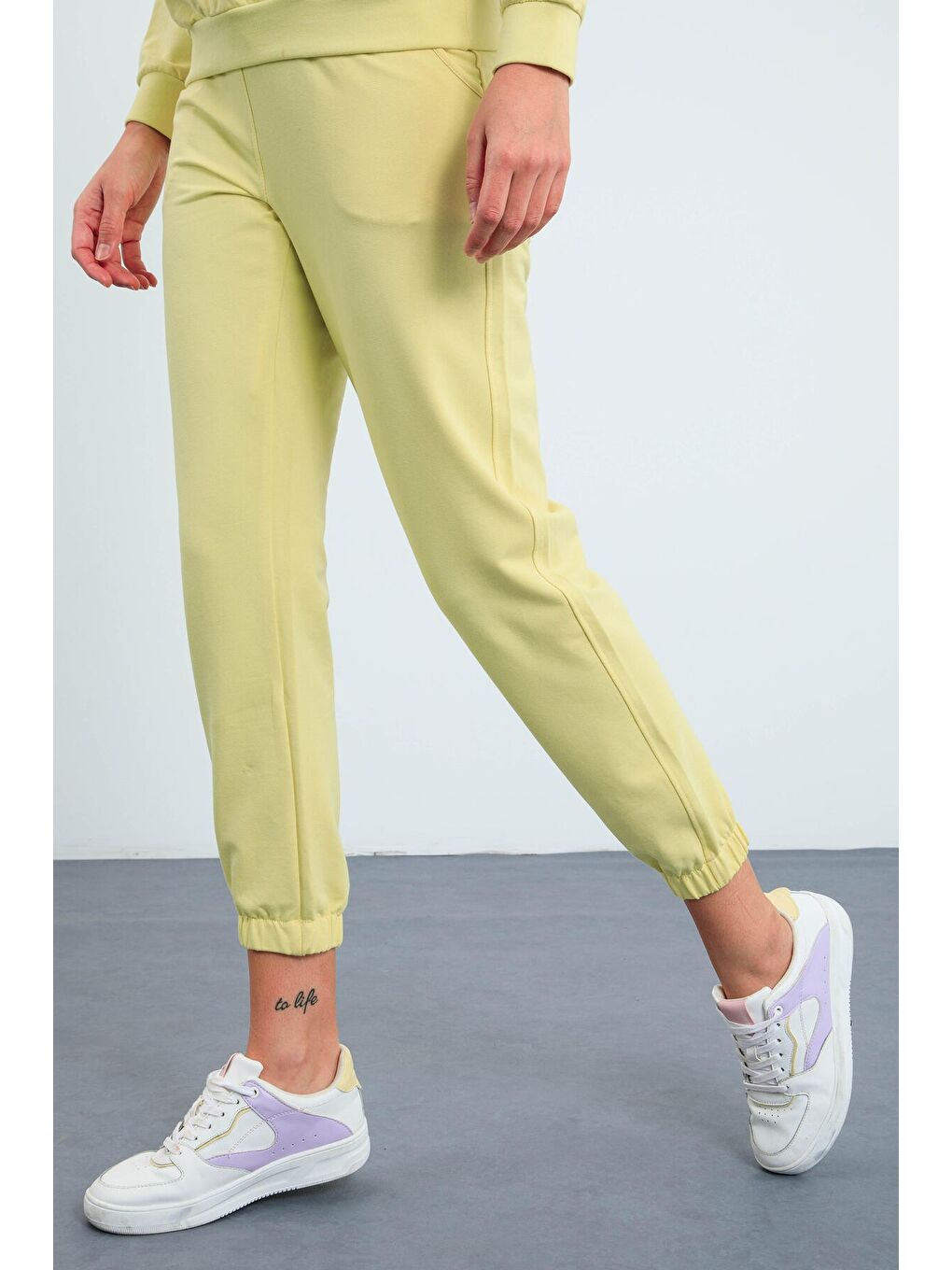 Sarı Limon Kapüşonlu Kanguru Cep Oversize Lastik Paça Kadın Eşofman Takımı - 95288-1