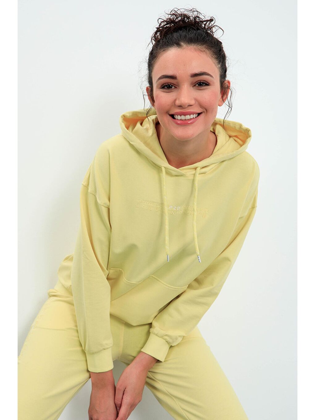 Sarı Limon Kapüşonlu Kanguru Cep Oversize Lastik Paça Kadın Eşofman Takımı - 95288-2