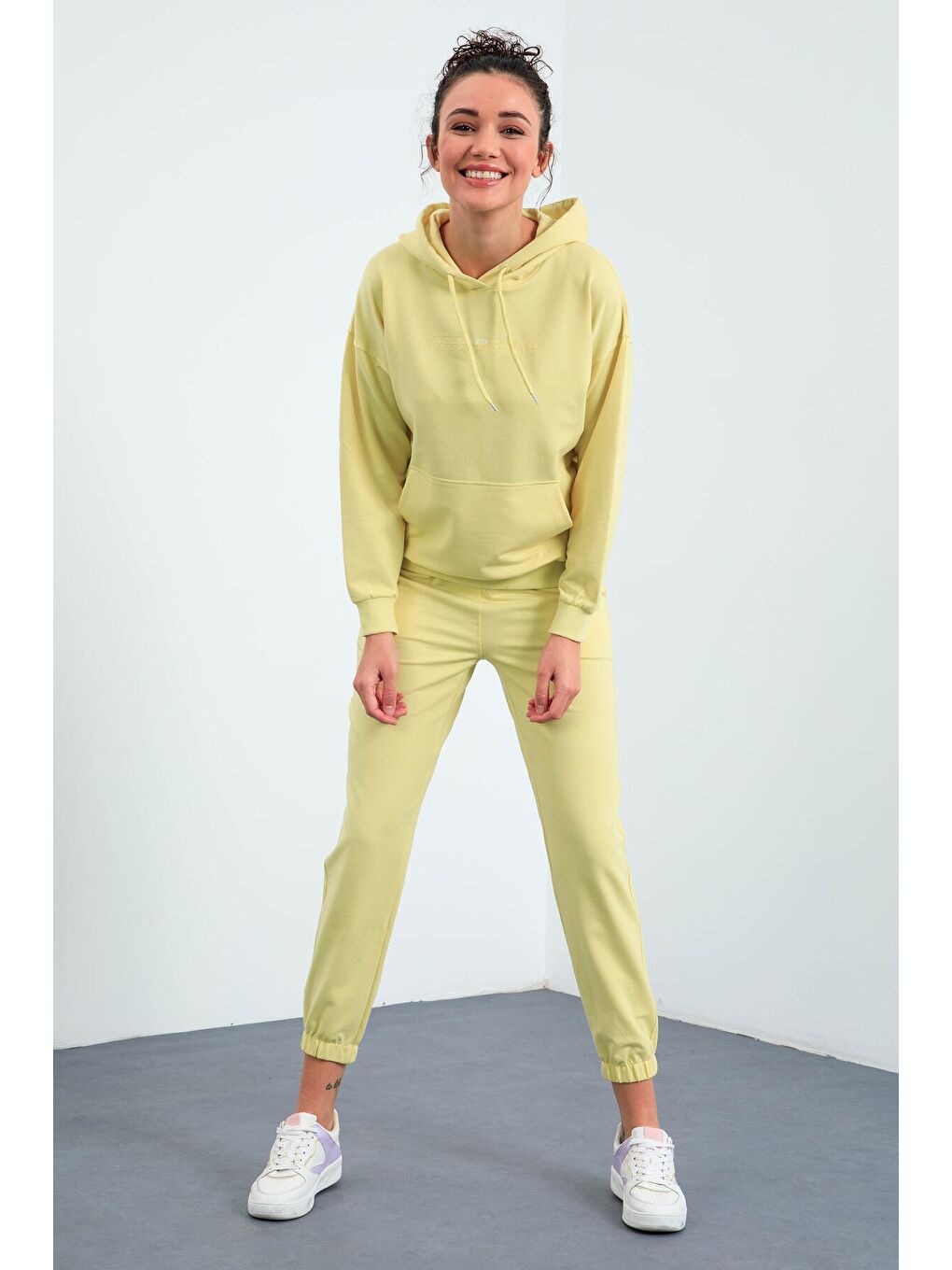 Sarı Limon Kapüşonlu Kanguru Cep Oversize Lastik Paça Kadın Eşofman Takımı - 95288-3