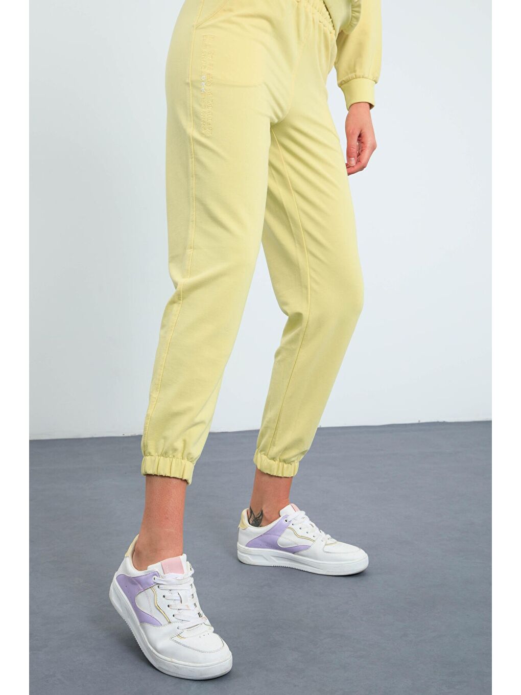 Sarı Limon Kapüşonlu Kanguru Cep Oversize Lastik Paça Kadın Eşofman Takımı - 95288-4