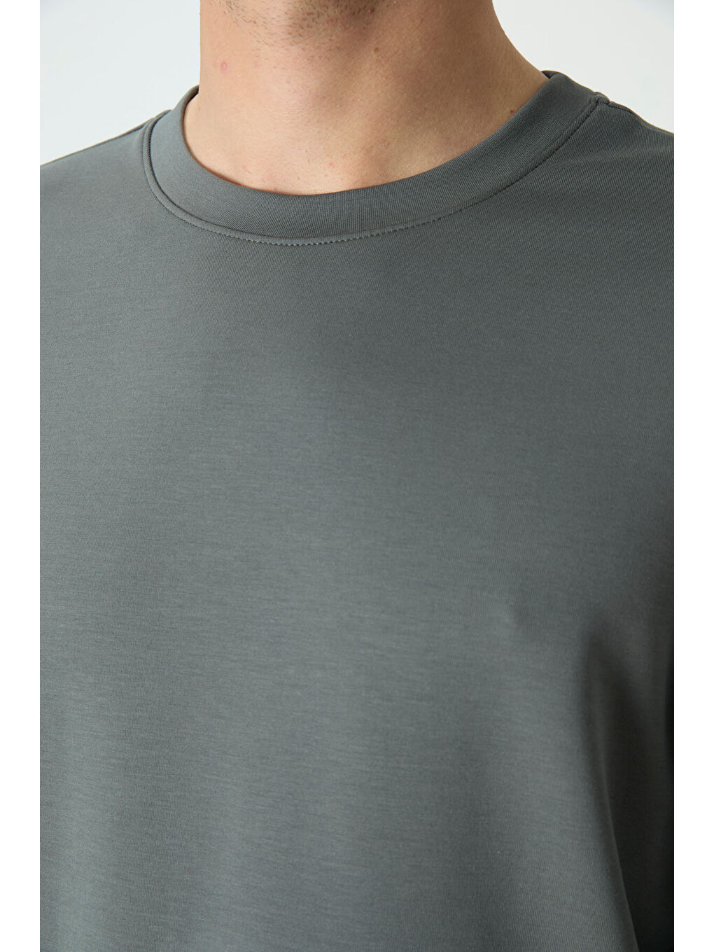 Haki Çağla Basic Bisiklet Yaka Rahat Form Erkek Sweatshirt - 88053-3