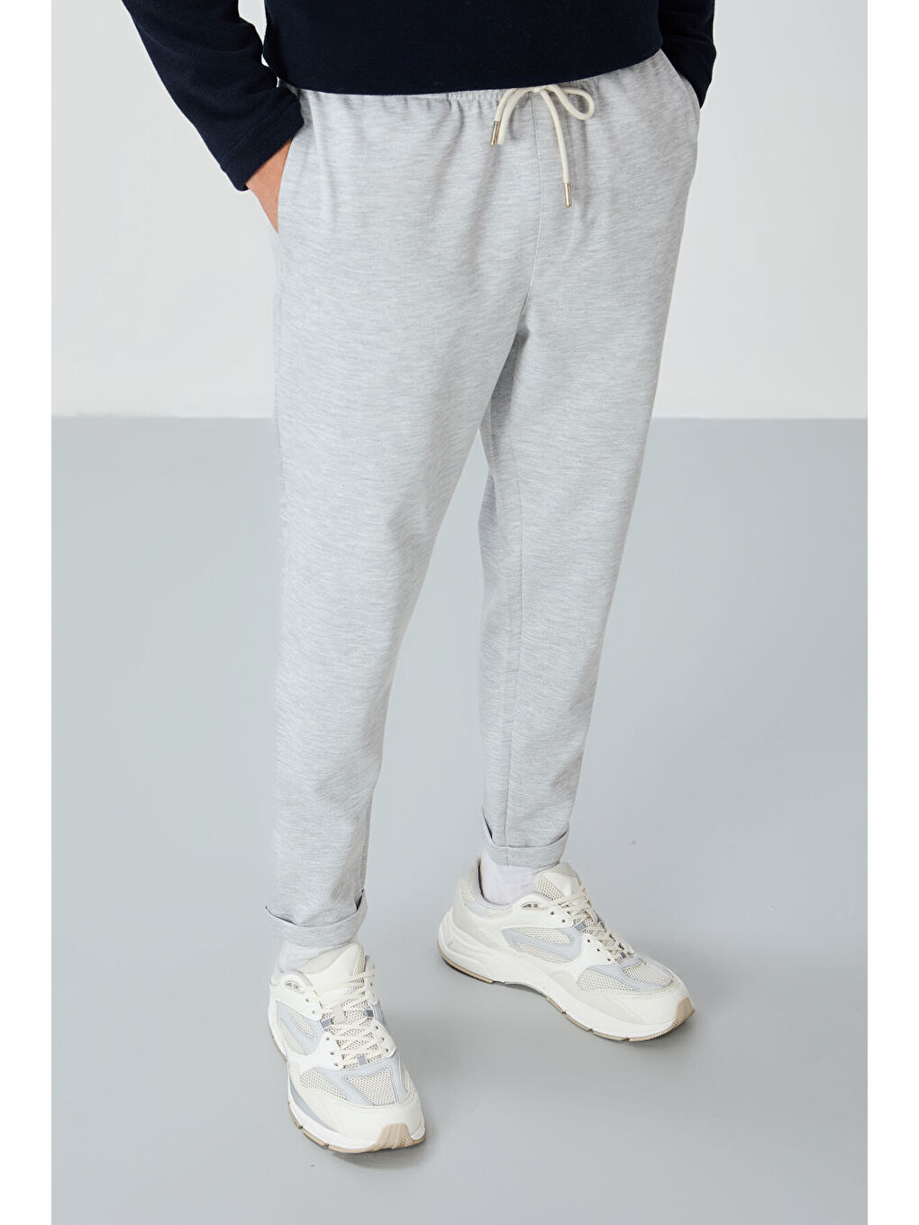 Gri Yüzeyi Dokulu Standart Fit Erkek Eşofman Alt - 82154-2