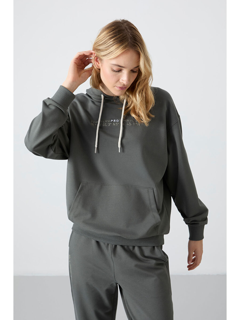 Yeşil Çağla Kapüşonlu Kanguru Cep Oversize Lastik Paça Kadın Eşofman Takımı - 95288-4