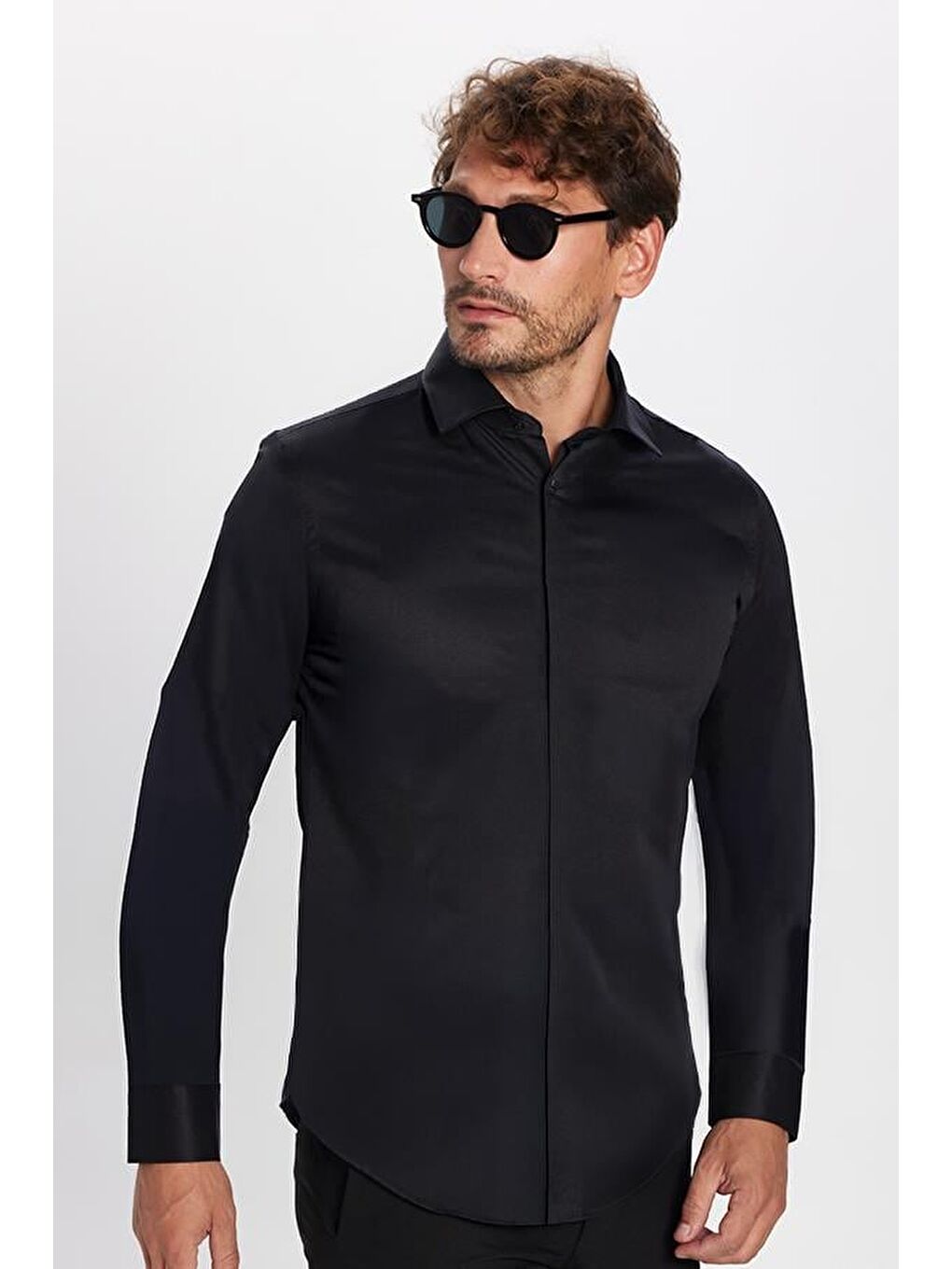Slim Fit Uzun Kollu Gizli Pat Sırtı Körüklü Düz Siyah Erkek Gömlek