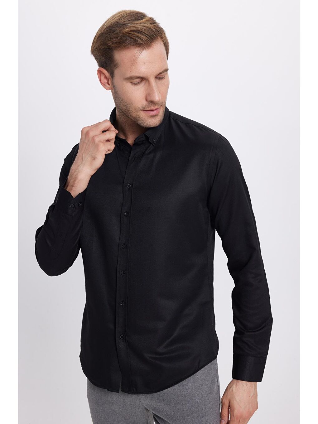Siyah Slim Fit Uzun Kollu Düğmeli Yaka Pamuklu Kolay Ütü Düz Erkek Gömlek-1