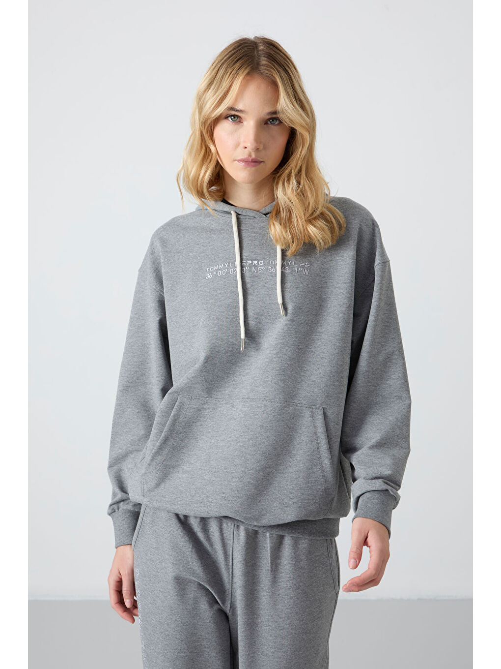 Gri Melanj Kapüşonlu Kanguru Cep Oversize Lastik Paça Kadın Eşofman Takımı - 95288-1