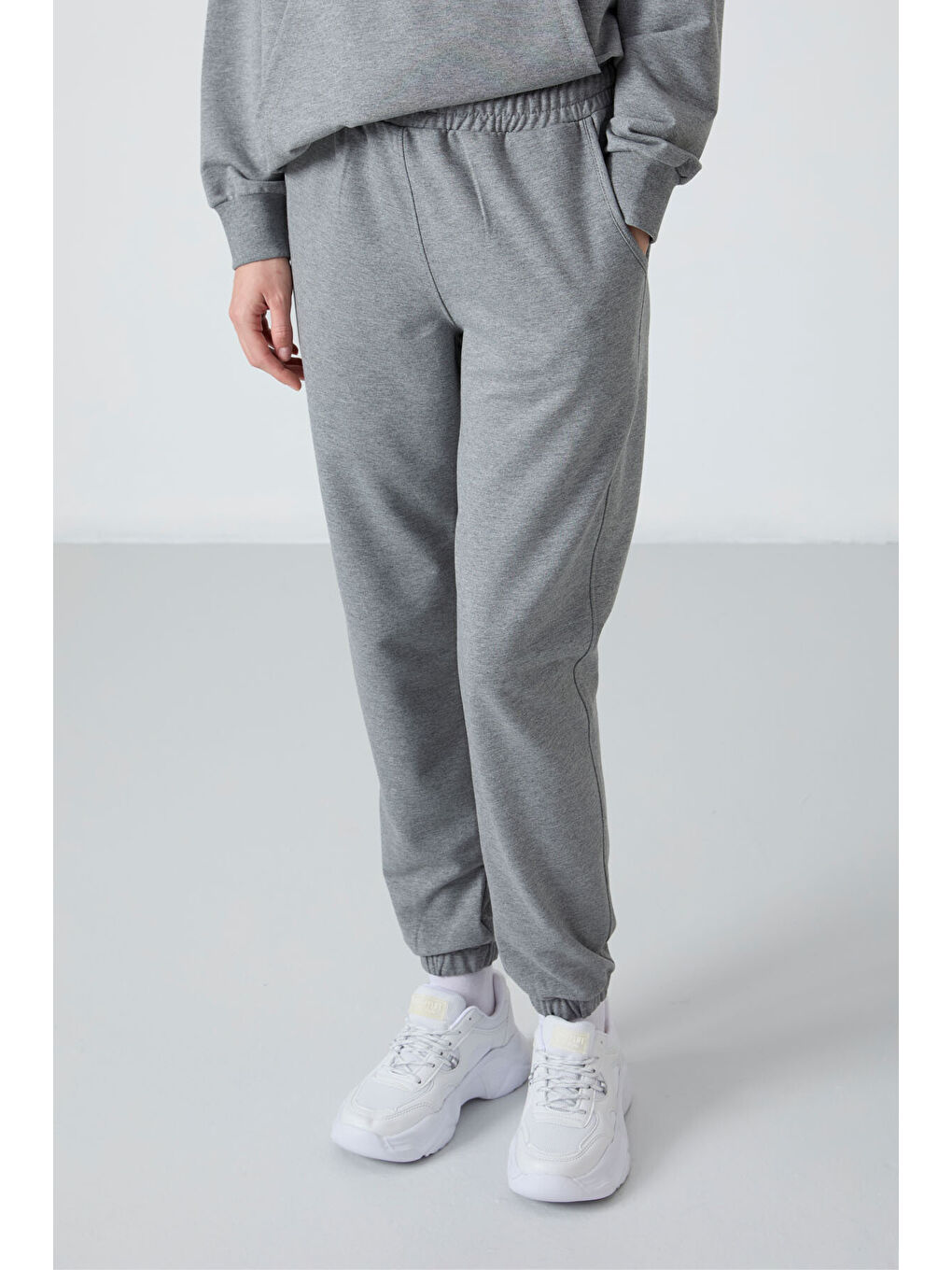 Gri Melanj Kapüşonlu Kanguru Cep Oversize Lastik Paça Kadın Eşofman Takımı - 95288-2