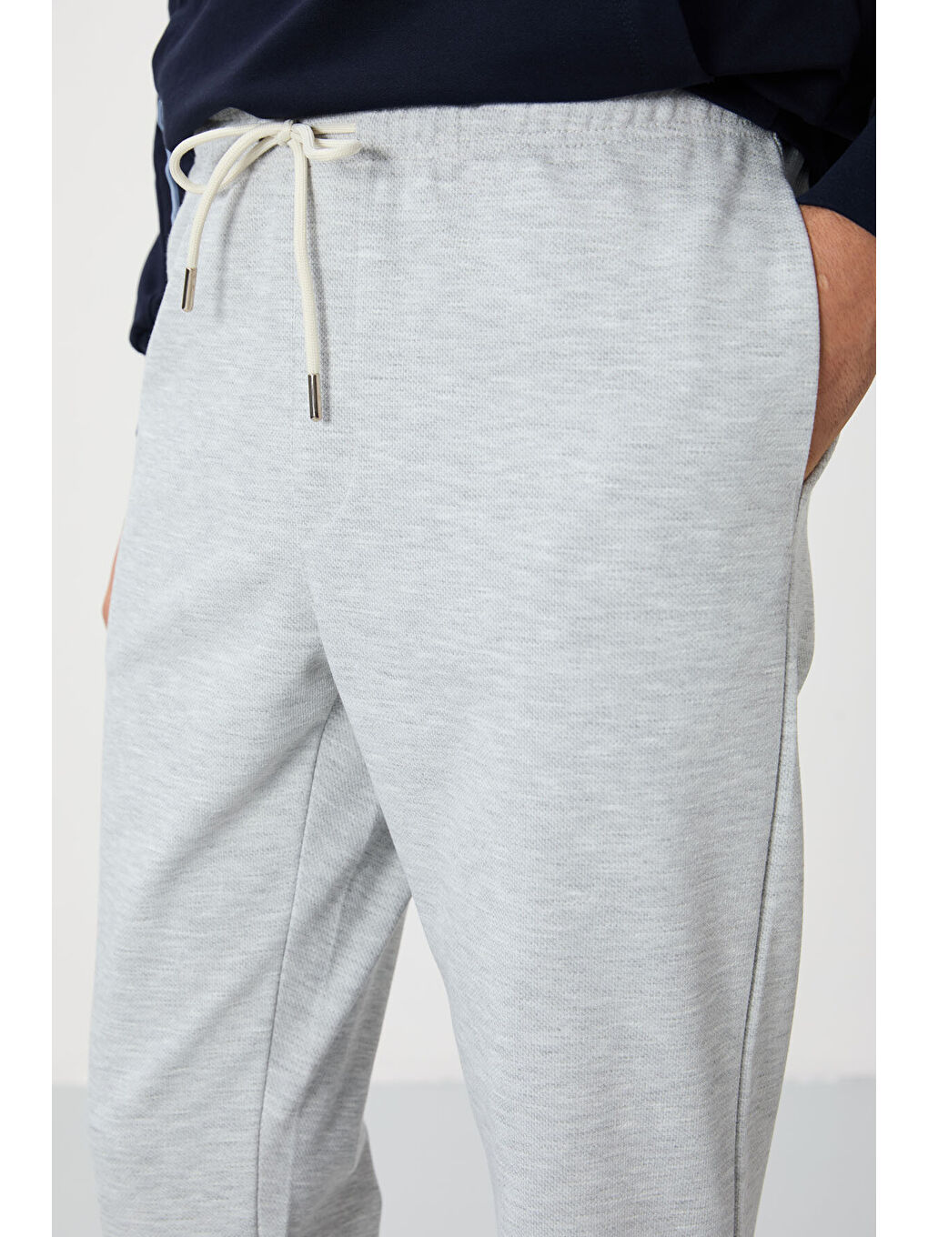 Gri Yüzeyi Dokulu Standart Fit Erkek Eşofman Alt - 82156-2