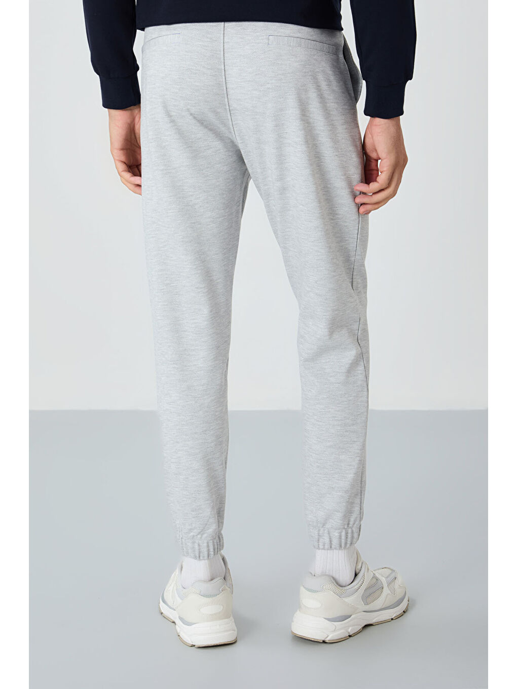 Gri Yüzeyi Dokulu Standart Fit Erkek Eşofman Alt - 82156-4