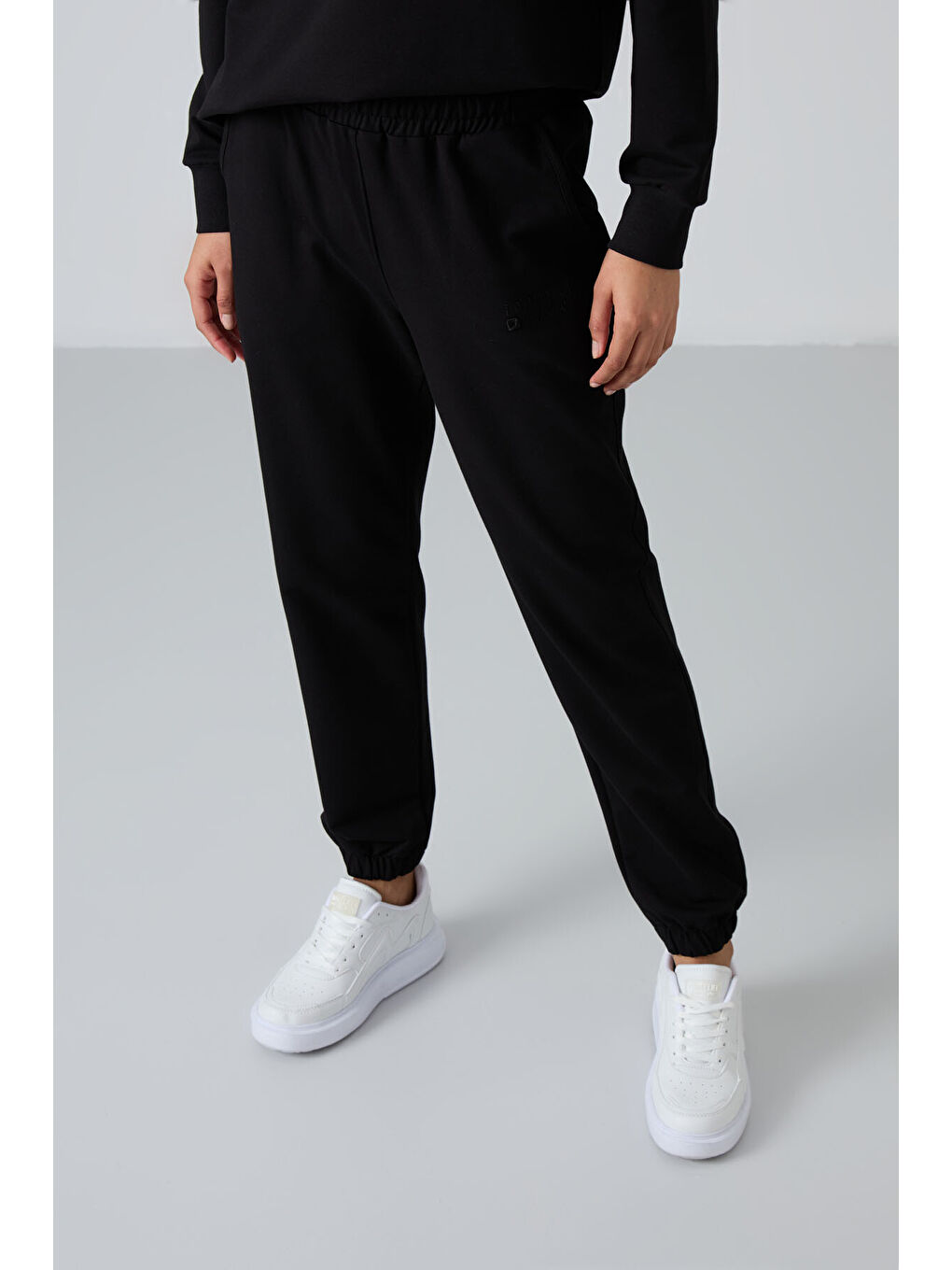 Siyah Bisiklet Yaka Oversize Lastik Paça Kadın Eşofman Takımı - 95287-2