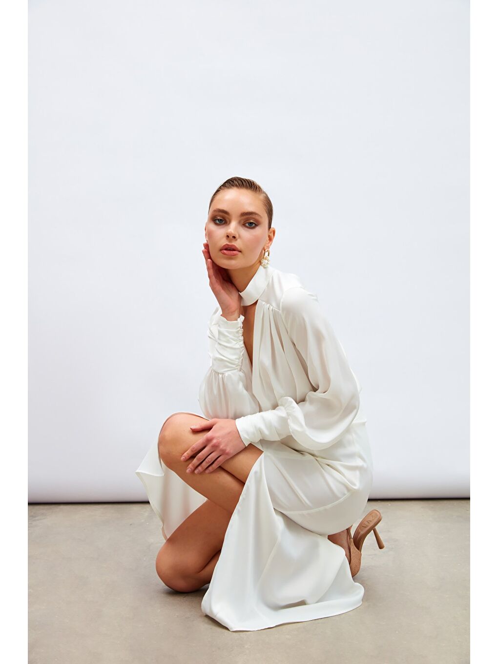 Yırtmaçlı Saten Etek - Ekru-5