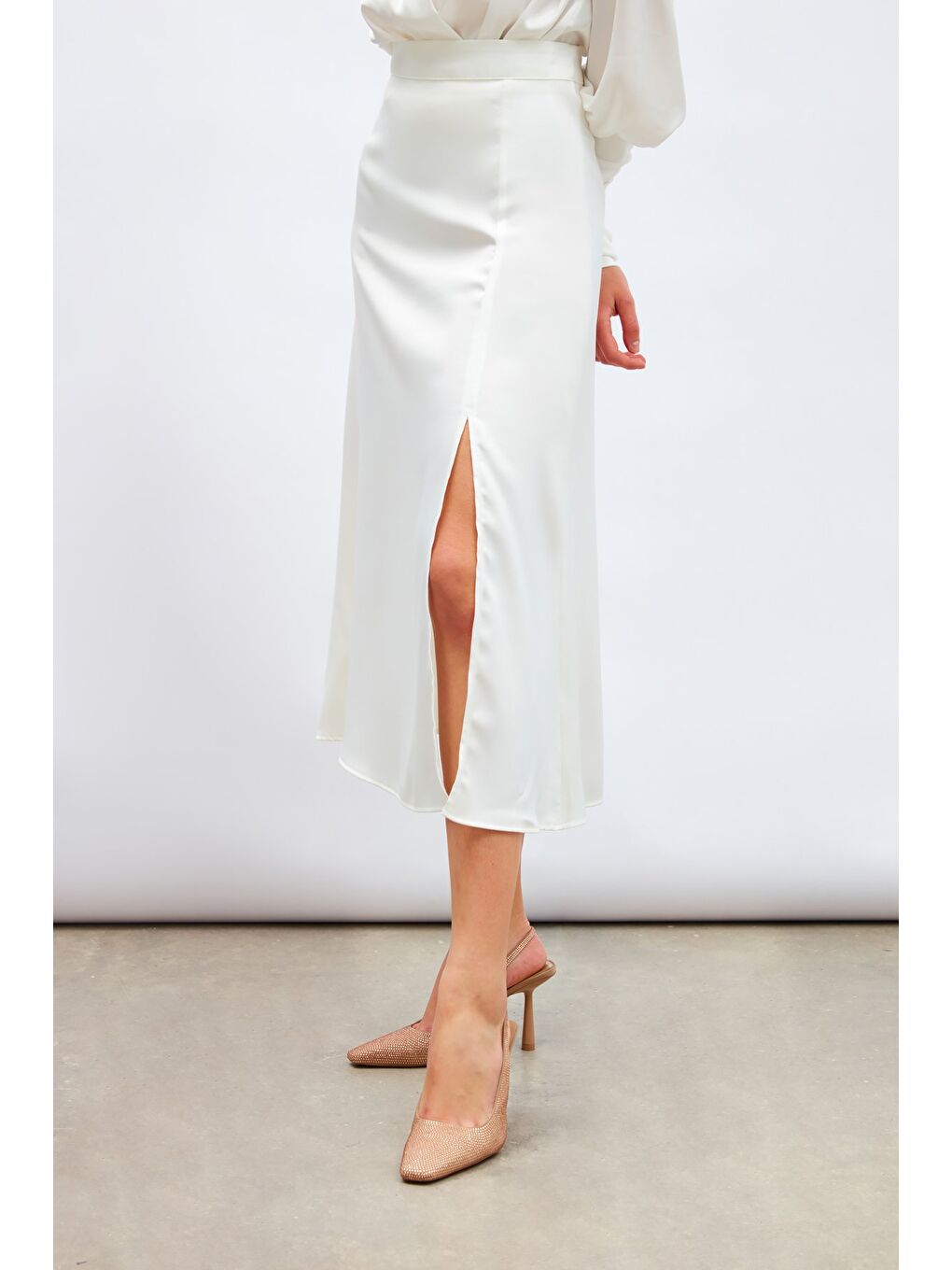 Yırtmaçlı Saten Etek - Ekru-6