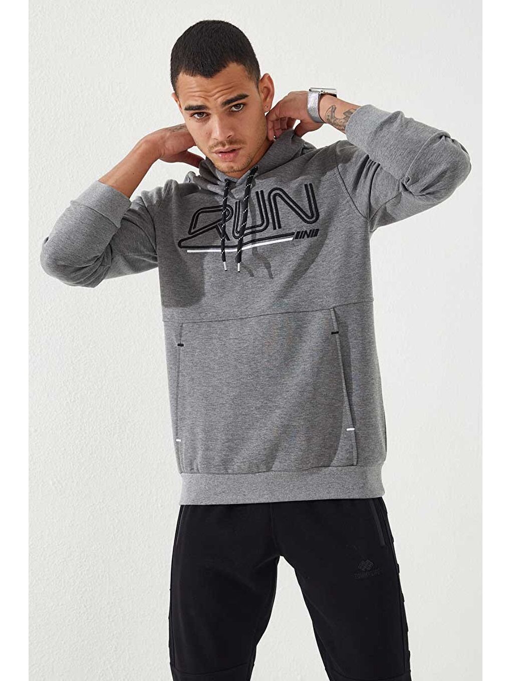 Gri Melanj Yazı Nakışlı Standart Kalıp Kapüşonlu  Erkek Hoodie - 87887