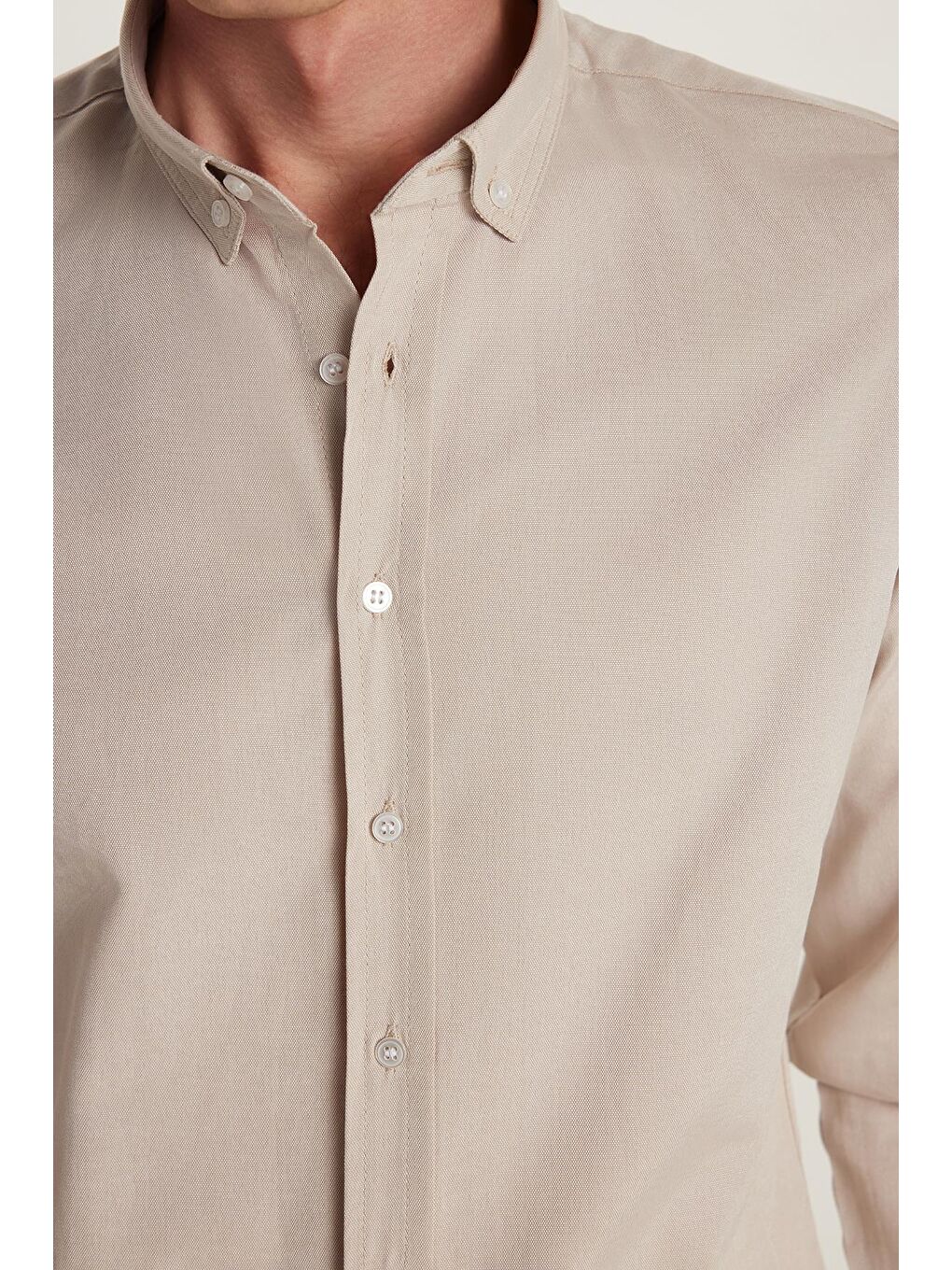 Bej Erkek Slim Fit Dar Kesim Uzun Kollu Pamuklu Oxford Doku Kolay Ütü Taş Renk Düğmeli Yaka Gömlek-2