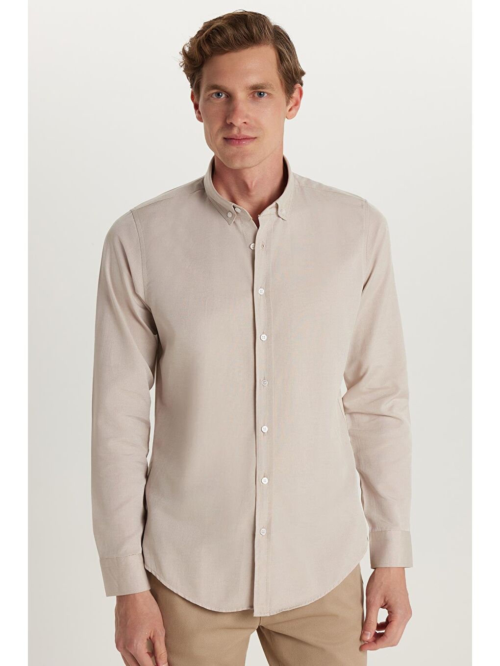 Bej Erkek Slim Fit Dar Kesim Uzun Kollu Pamuklu Oxford Doku Kolay Ütü Taş Renk Düğmeli Yaka Gömlek-3