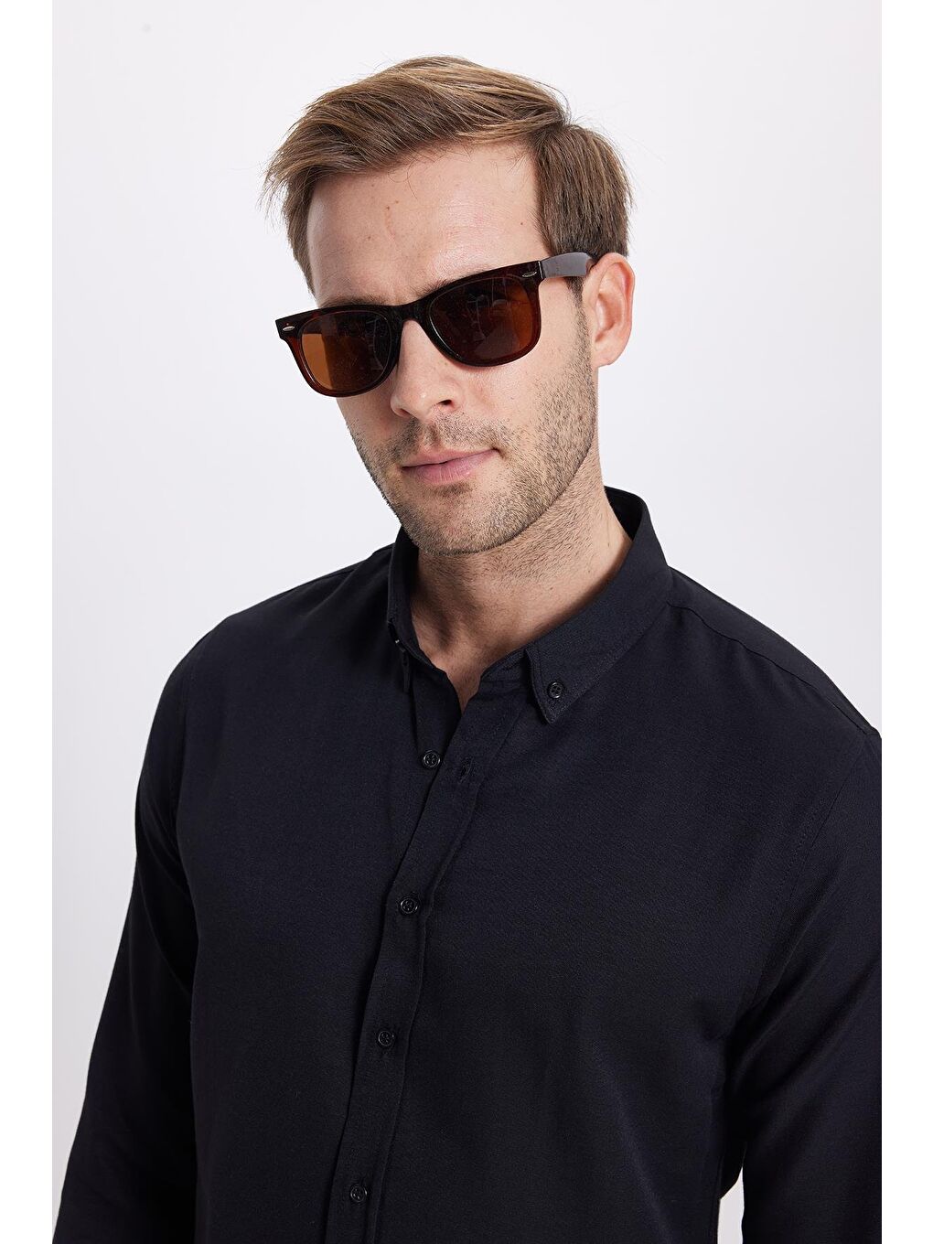 Erkek Slim Fit Dar Kesim Uzun Kollu Pamuklu Oxford Doku Kolay Ütü Siyah Düğmeli Yaka Gömlek-1