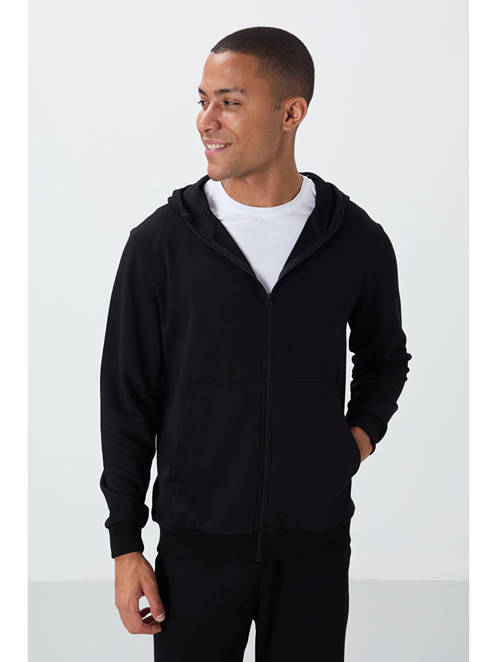 Siyah Kompakt Pamuklu Kalın Pürüzsüz Dokulu Kapüşonlu Comfort Fit Erkek Eşofman Takım   85262-1