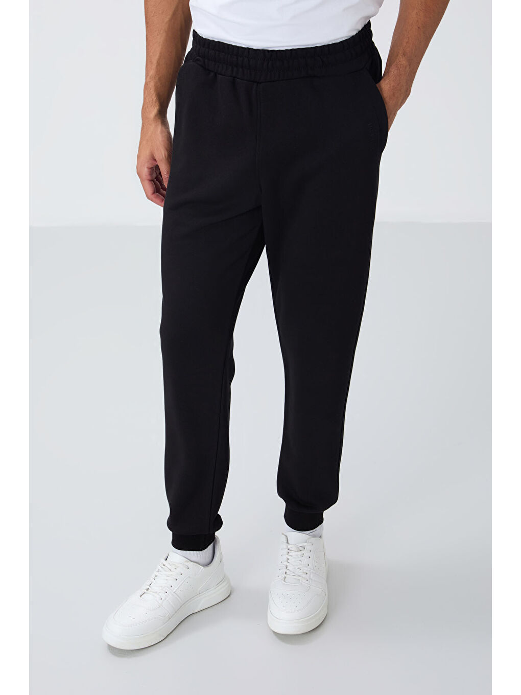 Siyah Kompakt Pamuklu Kalın Pürüzsüz Dokulu Kapüşonlu Comfort Fit Erkek Eşofman Takım   85262-2