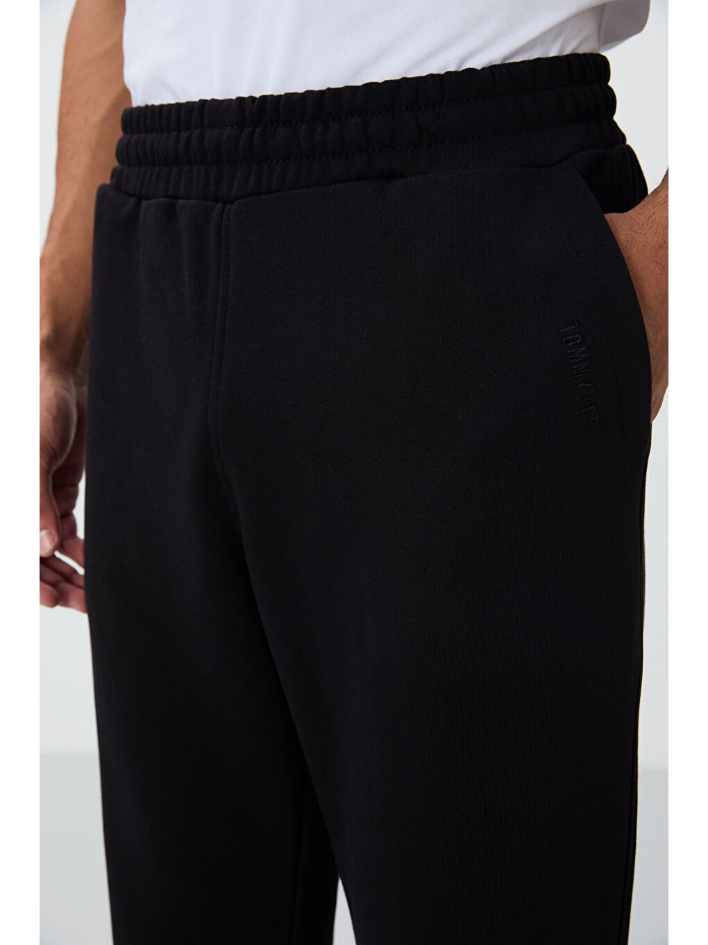 Siyah Kompakt Pamuklu Kalın Pürüzsüz Dokulu Kapüşonlu Comfort Fit Erkek Eşofman Takım   85262-3