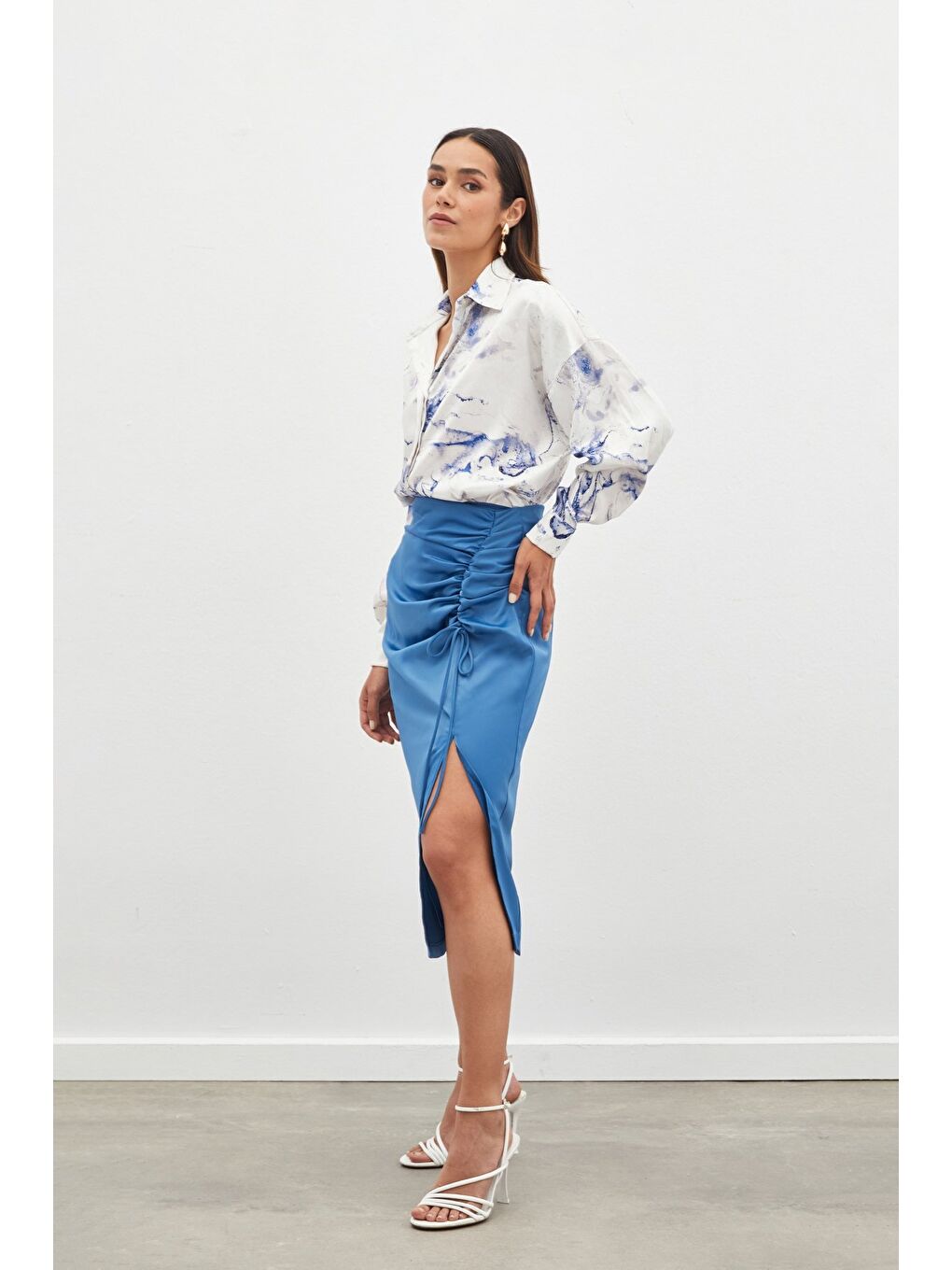 Büzgü Detaylı Saten Etek - İndigo-2