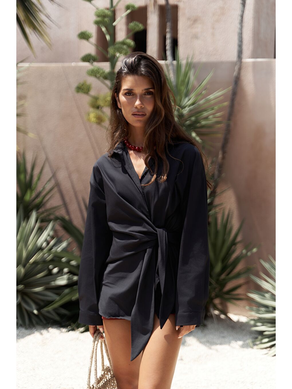 Ester Bağlamalı Siyah Gömlek