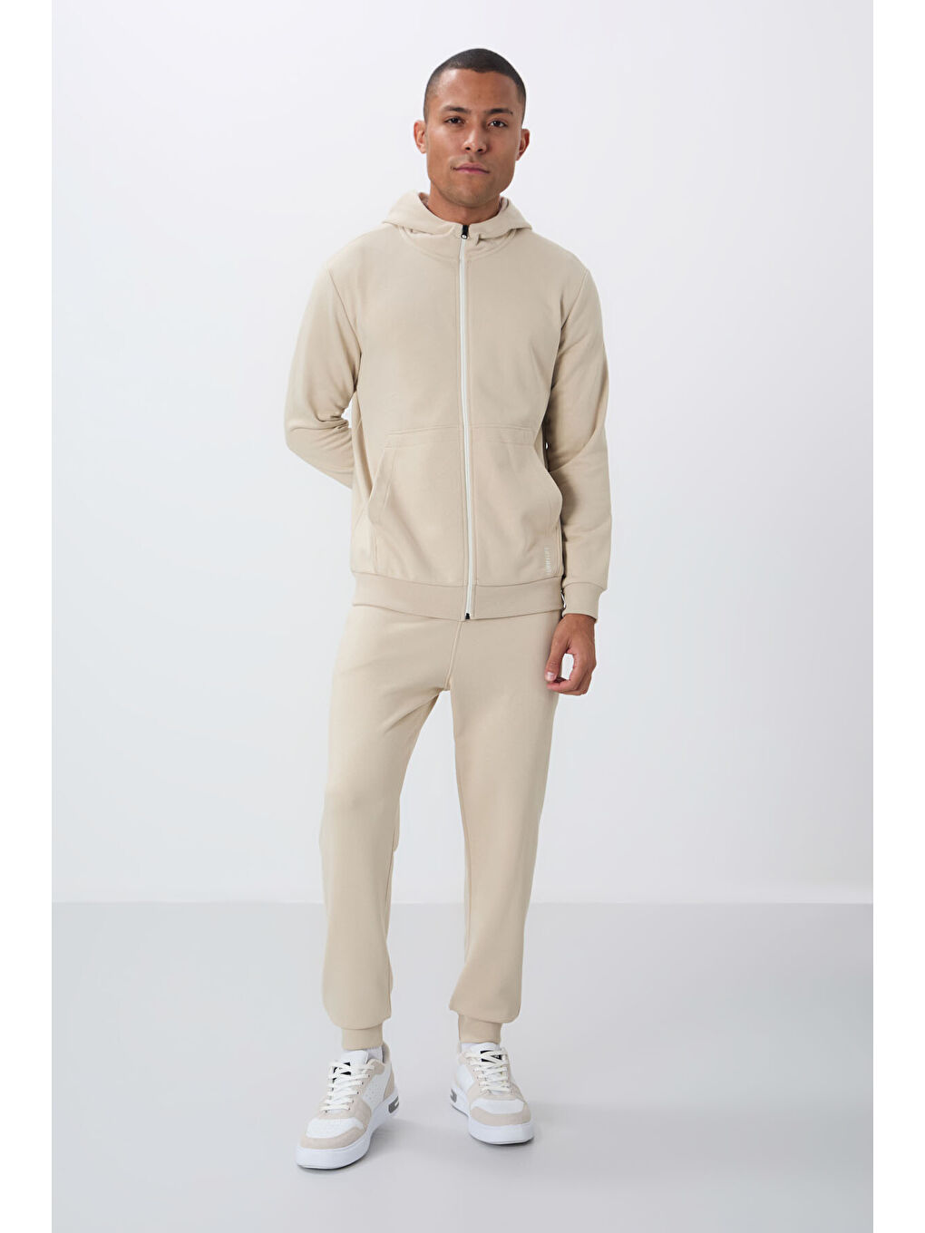 Bej Kompakt Pamuklu Kalın Pürüzsüz Dokulu Kapüşonlu Comfort Fit Erkek Eşofman Takım   85262-4