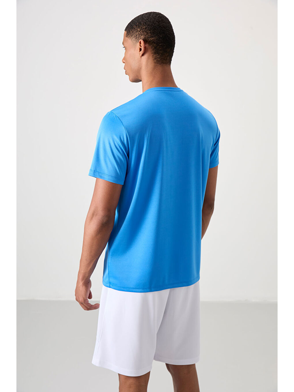 Mavi Saks Polyester Nefes Alan Dokulu İnce Esnek Standart Fit Erkek Performans Tişört - 88385-4