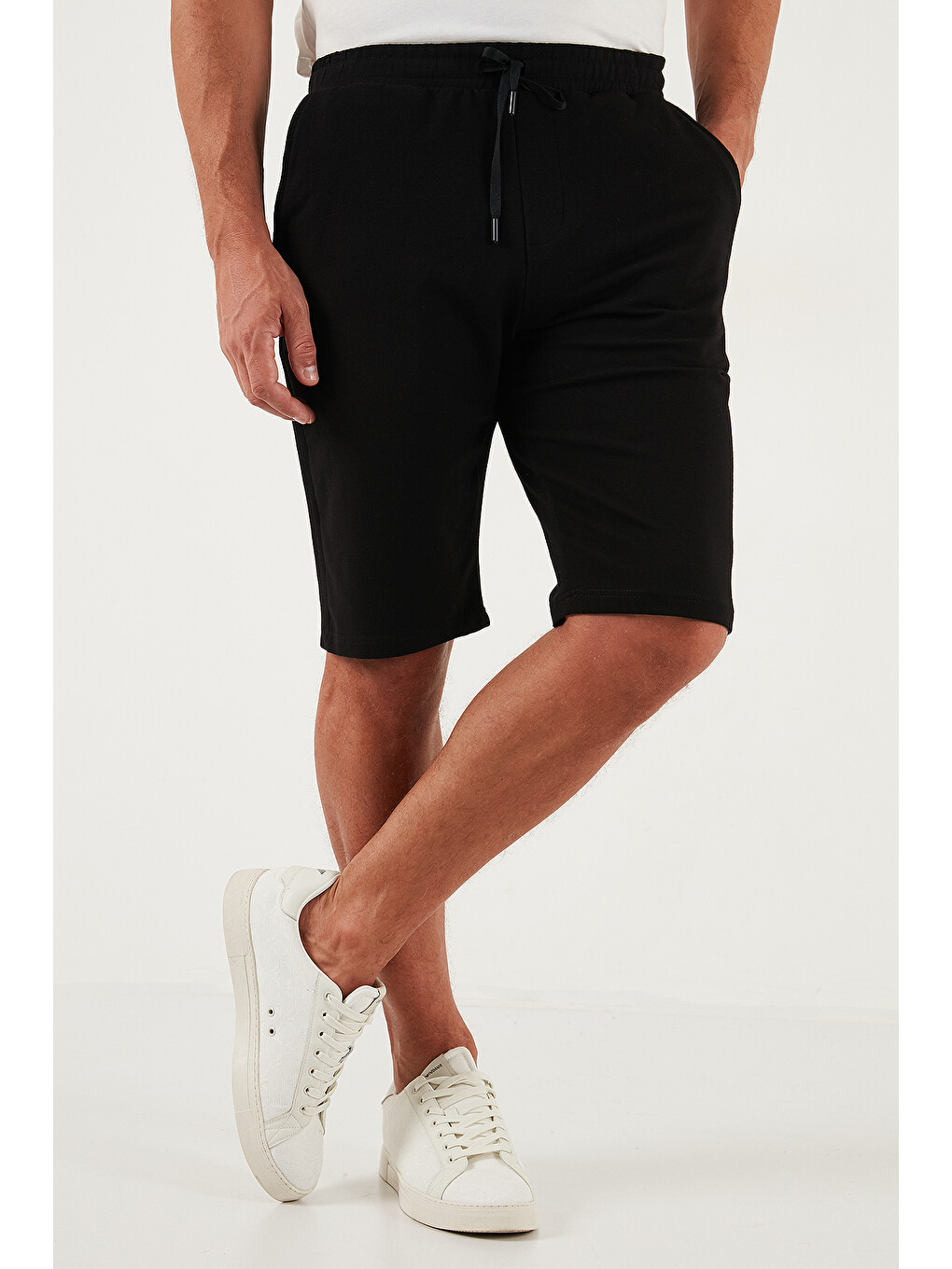 Siyah Pamuklu Regular Fit Normal Bel Belden Bağlamalı Şort 5908021-4
