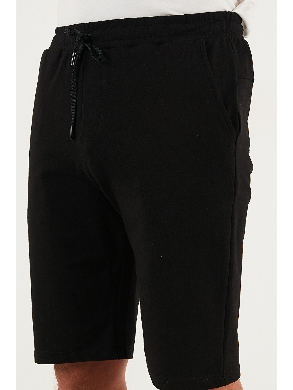 Siyah Pamuklu Regular Fit Normal Bel Belden Bağlamalı Şort 5908021-5