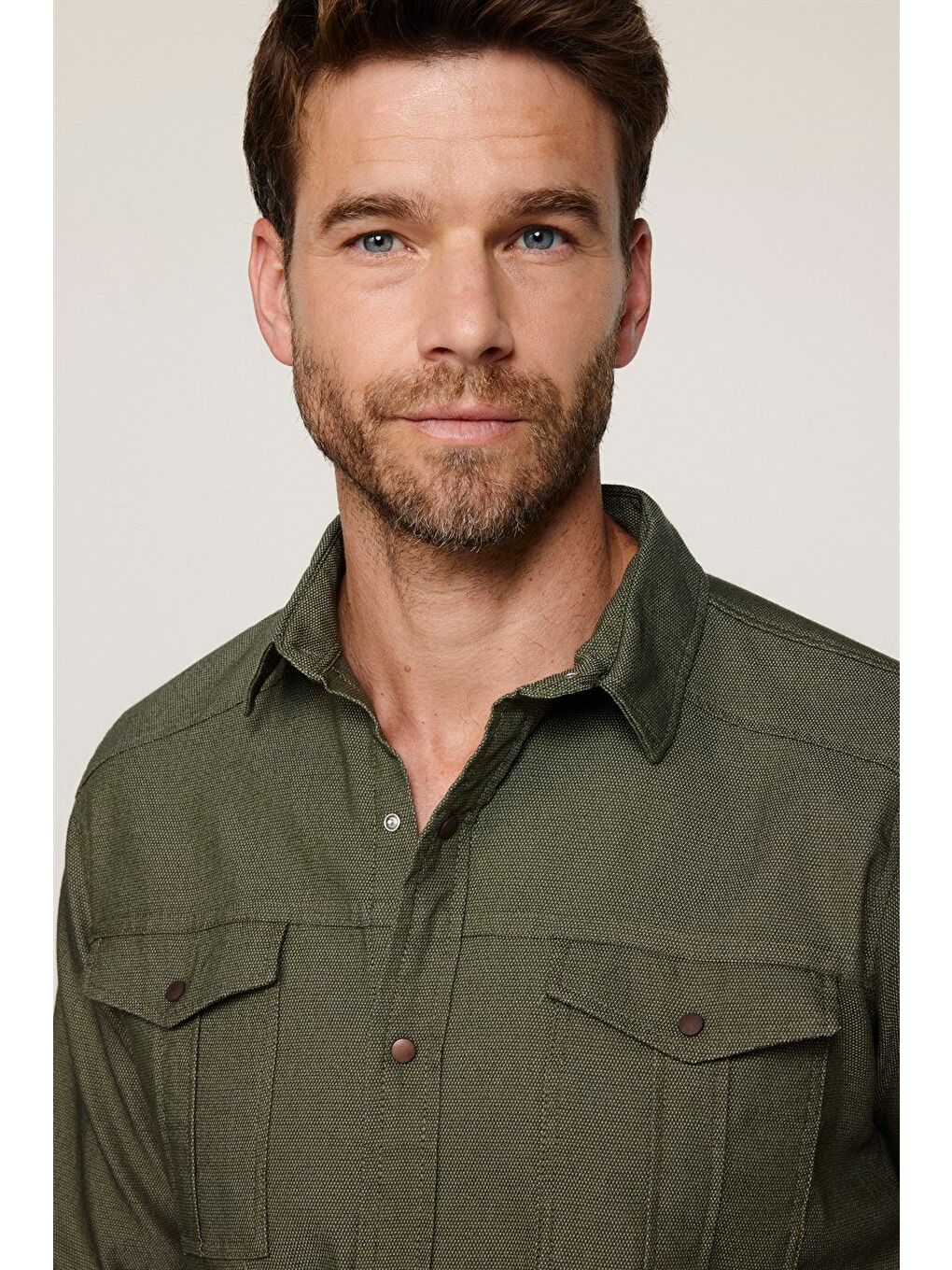 Yeşil Slim Fit Spor Yaka Yıkamalı Çift Cepli Armürlü Denim Jean Erkek Gömlek-2