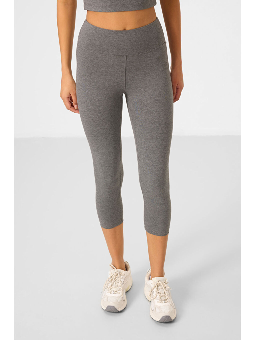 Gri Melanj Yüksek Bel Kapri-Crop Tişört Slim Fit Kadın Tayt Takım - 95285-3
