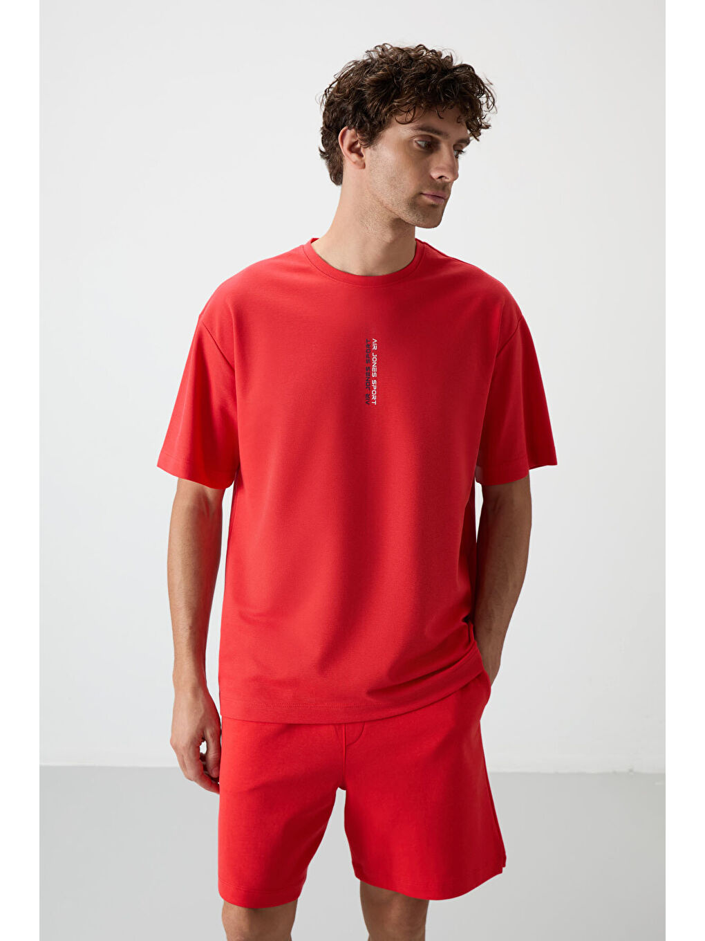 Kırmızı Pamuklu Kalın Yüzeyi Dokulu  Fit  Baskılı Erkek Tişört