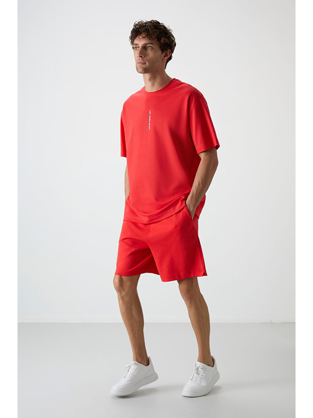 Kırmızı Pamuklu Kalın Yüzeyi Dokulu  Fit  Baskılı Erkek Tişört-2