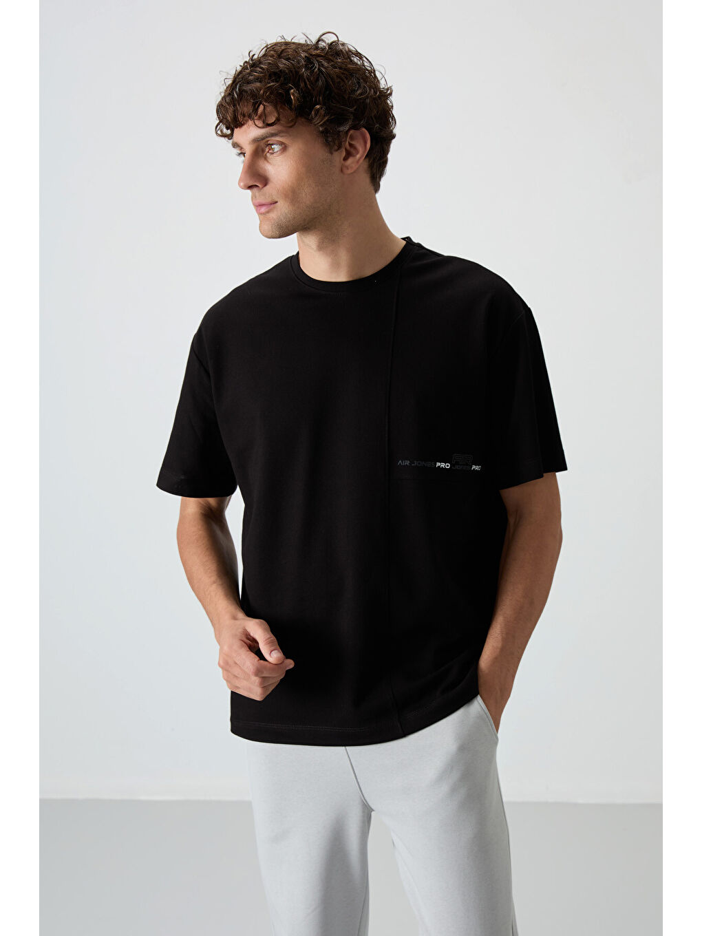 Siyah Pamuklu Kalın Yüzeyi Dokulu  Fit  Baskılı Erkek Tişört - 88370-3