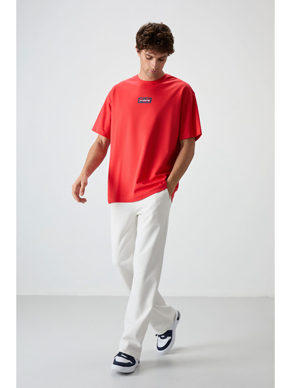 Kırmızı Pamuklu Kalın Yüzeyi Dokulu  Fit  Baskılı Erkek Tişört - 88367-1
